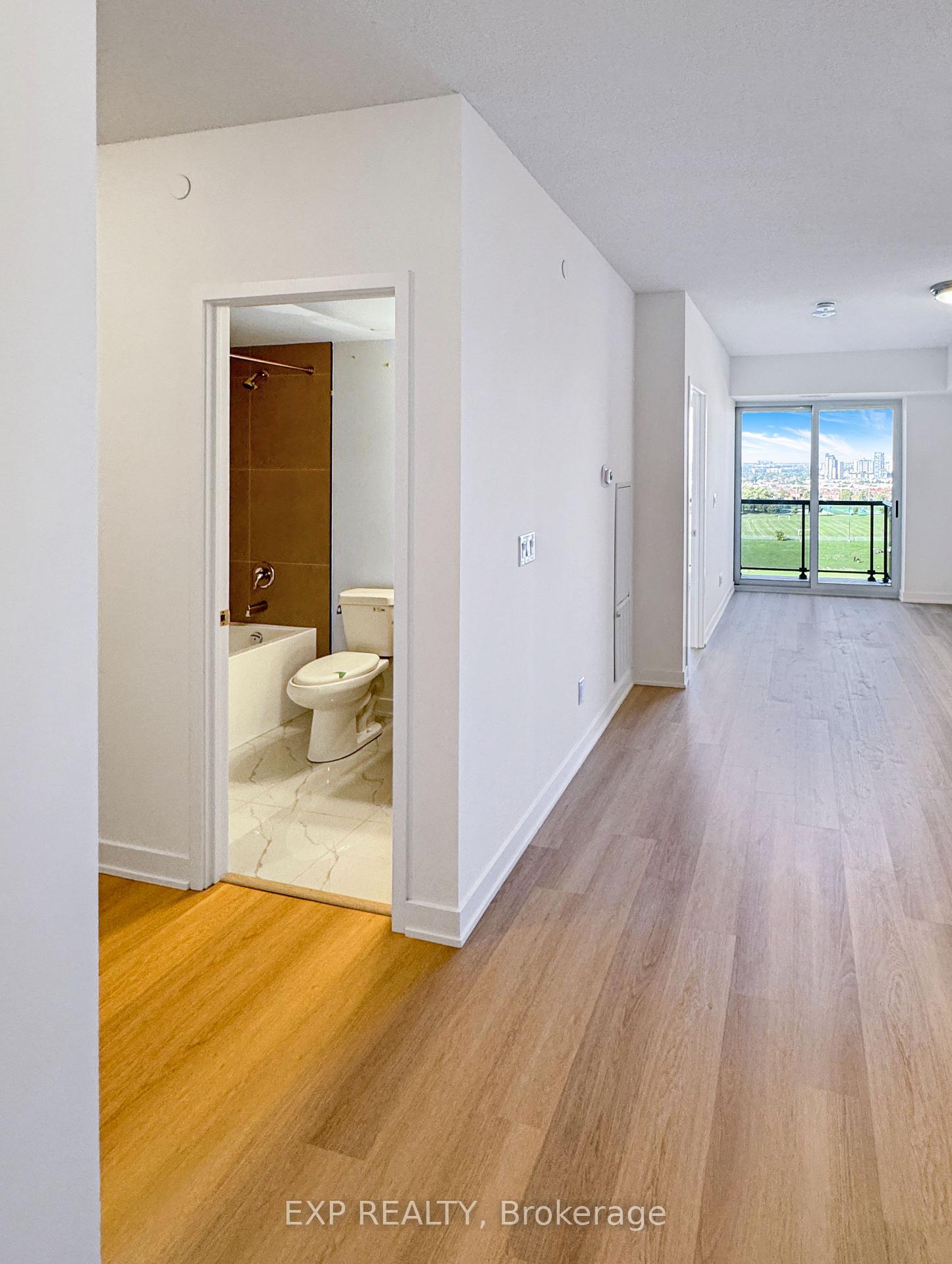 Photo 4 of 2825 Jane Street, North York, Glenfield-Jane Heights — HOMEH