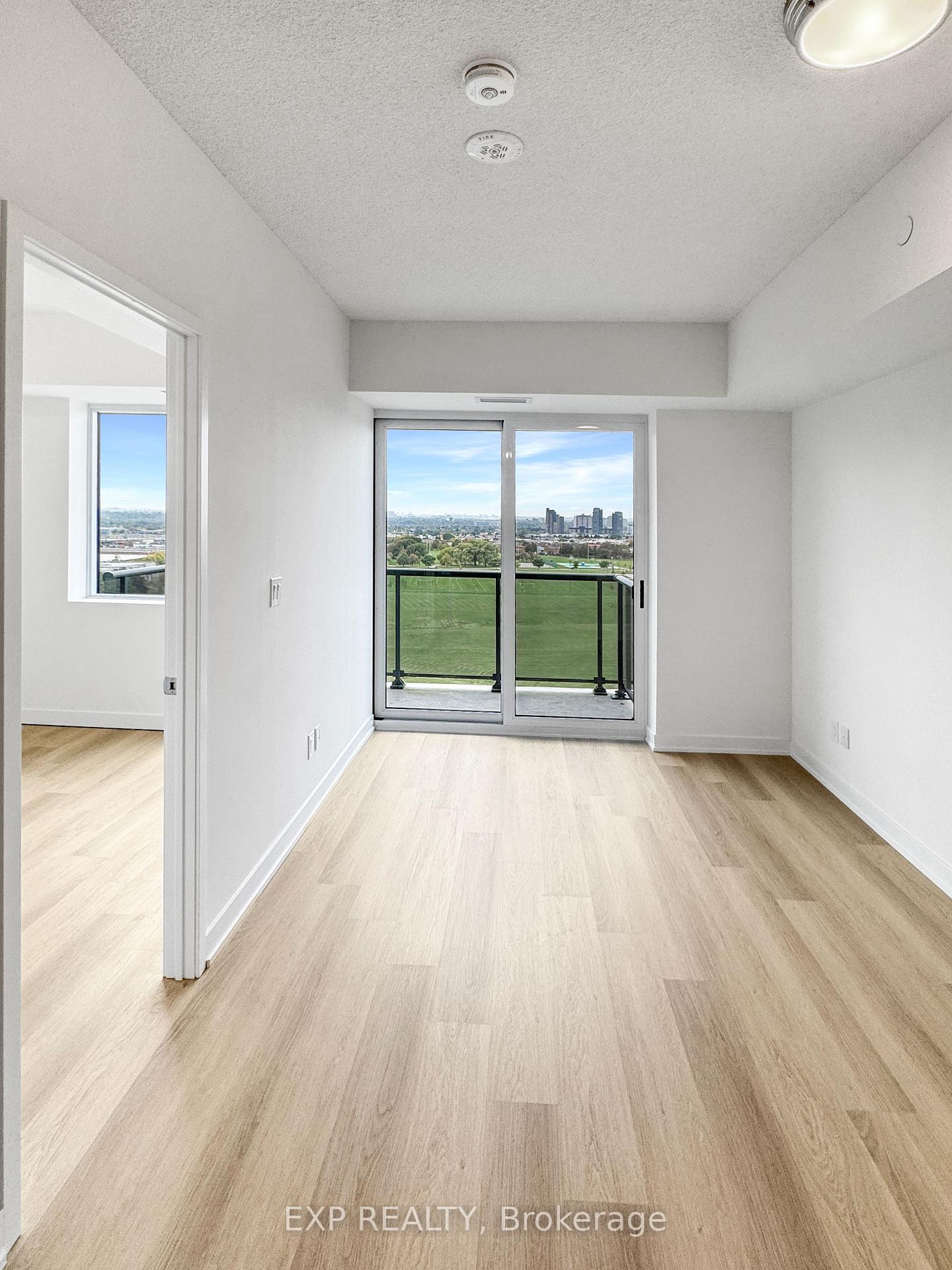 Photo 7 of 2825 Jane Street, North York, Glenfield-Jane Heights — HOMEH