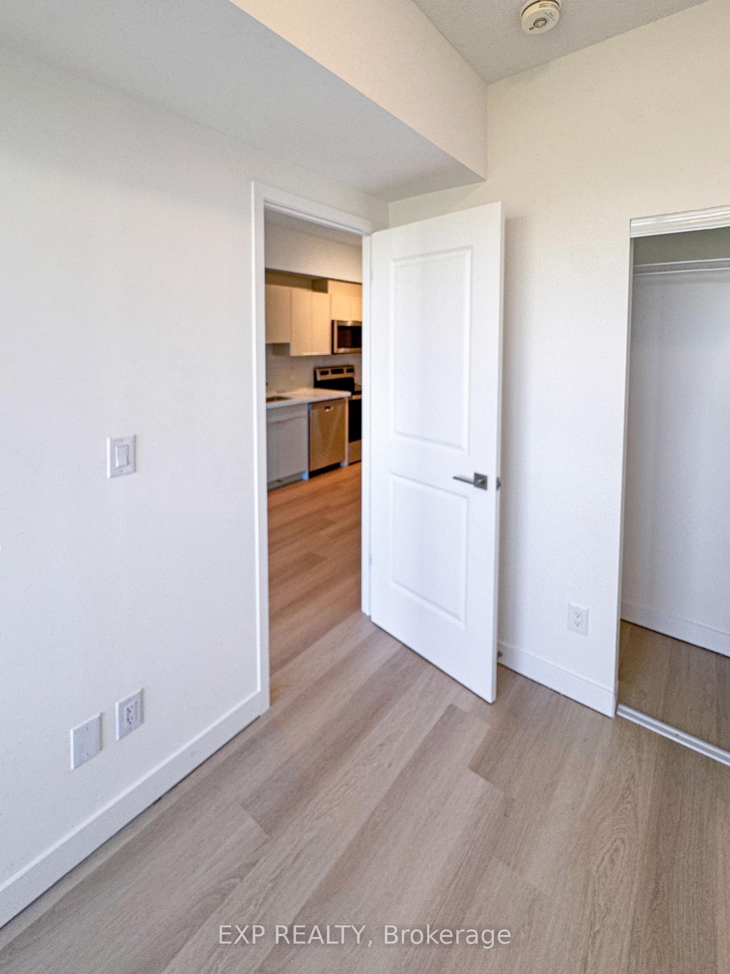 Photo 9 of 2825 Jane Street, North York, Glenfield-Jane Heights — HOMEH