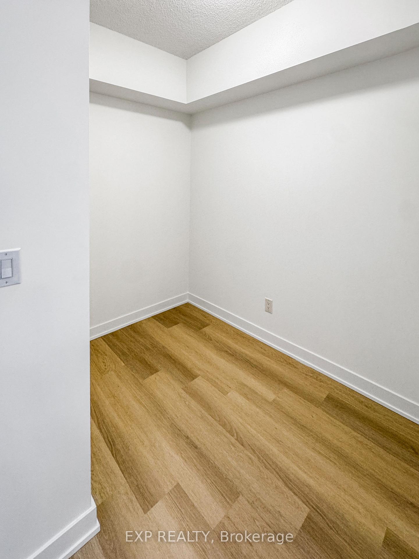 Photo 13 of 2825 Jane Street, North York, Glenfield-Jane Heights — HOMEH