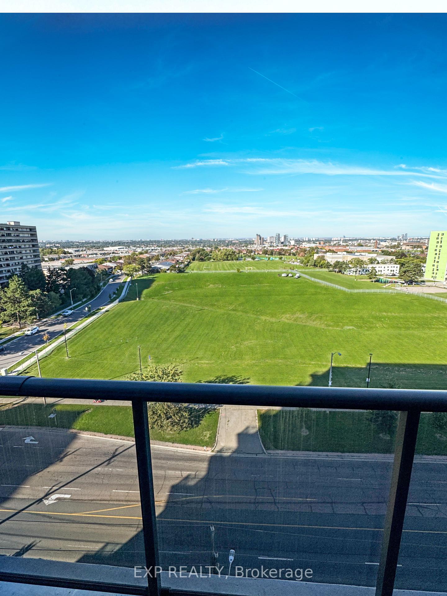 Photo 17 of 2825 Jane Street, North York, Glenfield-Jane Heights — HOMEH
