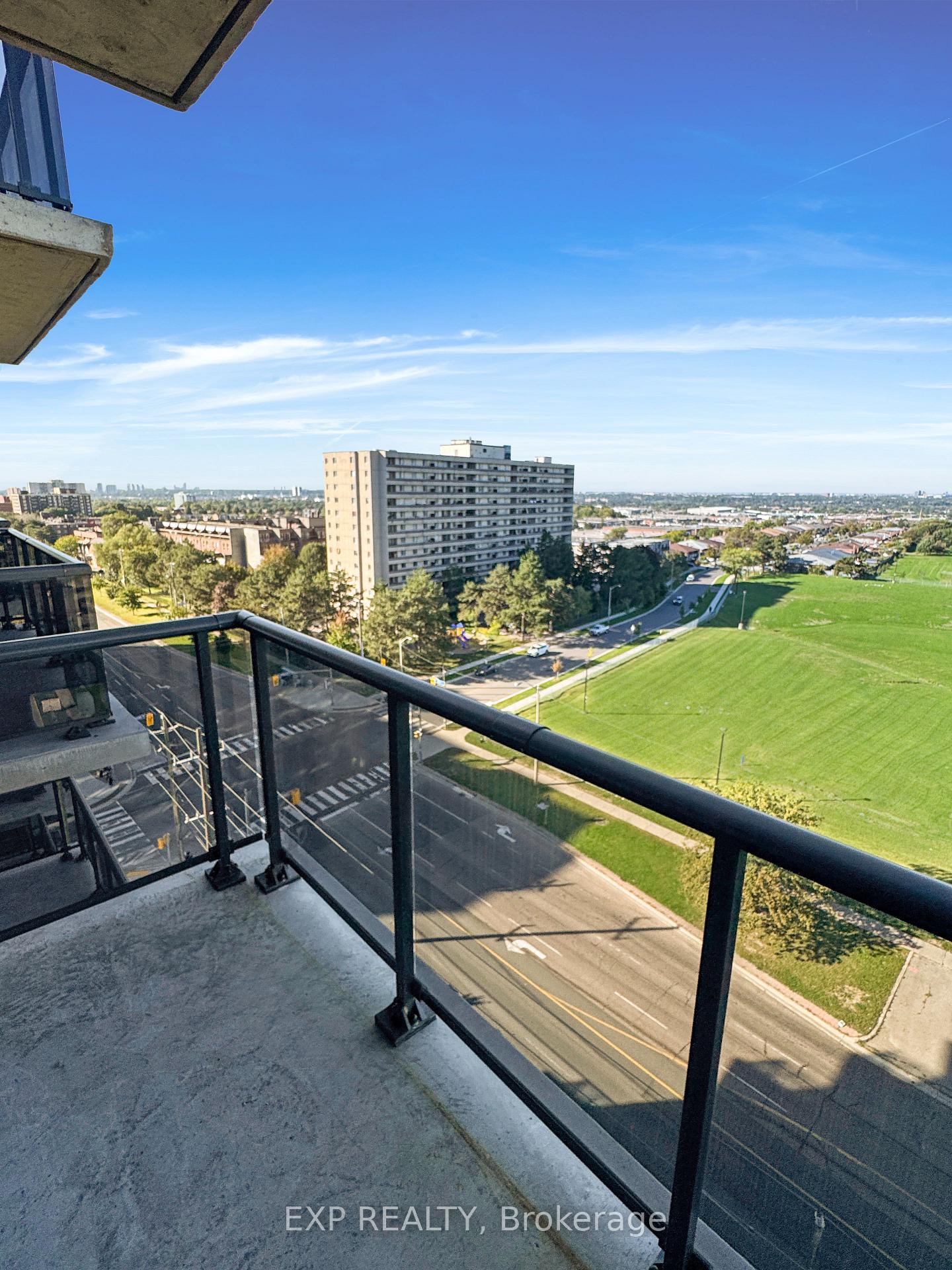 Photo 18 of 2825 Jane Street, North York, Glenfield-Jane Heights — HOMEH
