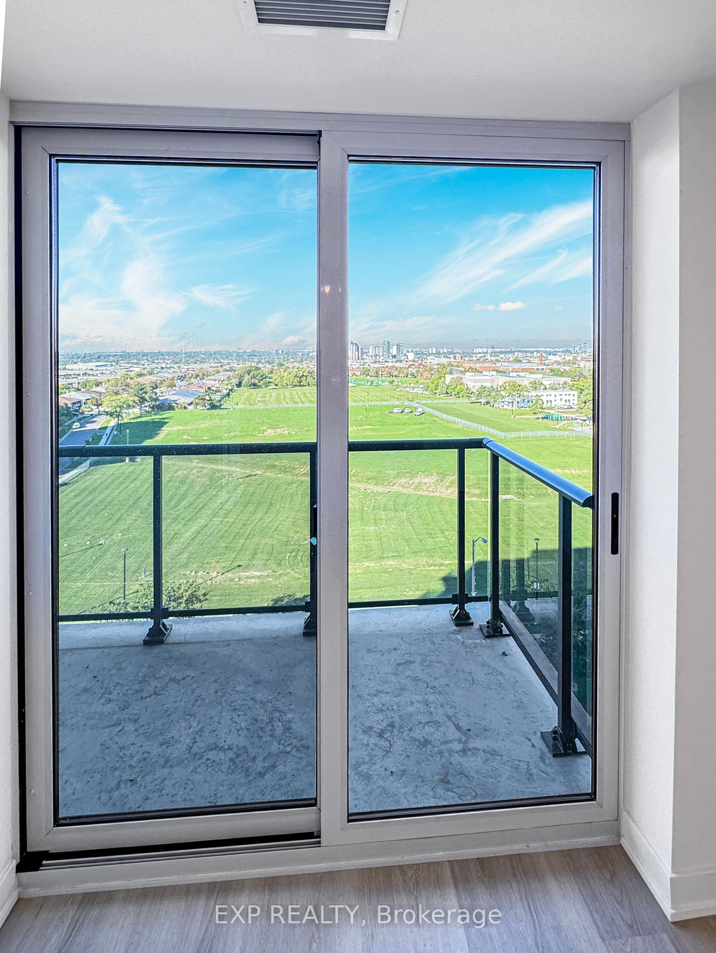Photo 22 of 2825 Jane Street, North York, Glenfield-Jane Heights — HOMEH
