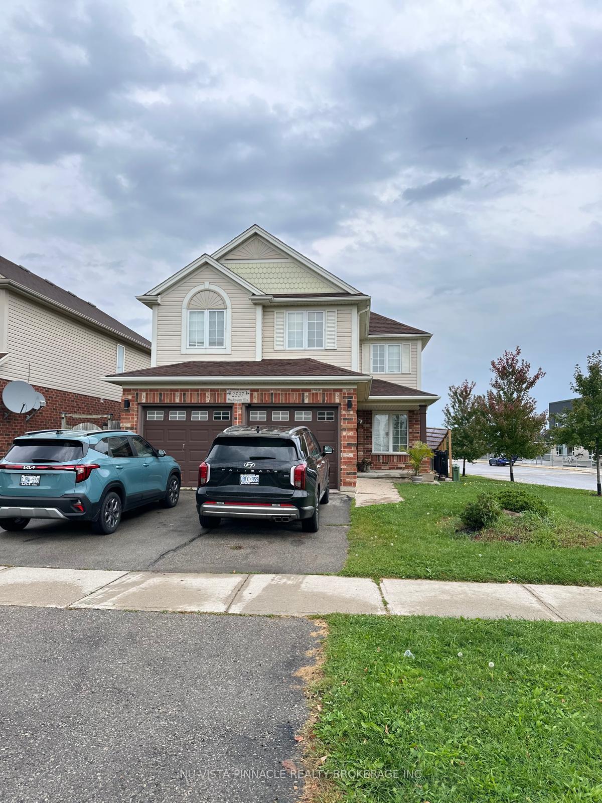 Photo 1 of 2537 (Upper) Meadowgate Boulevard, London, South U — HOMEH
