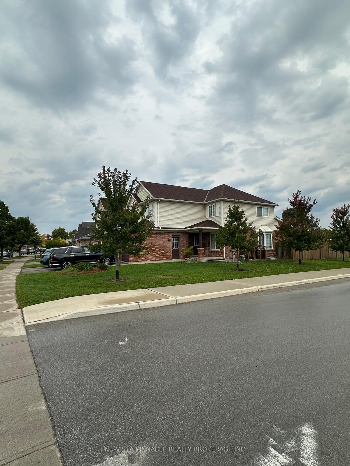 Photo 2 of 2537 (Upper) Meadowgate Boulevard, London, South U — HOMEH