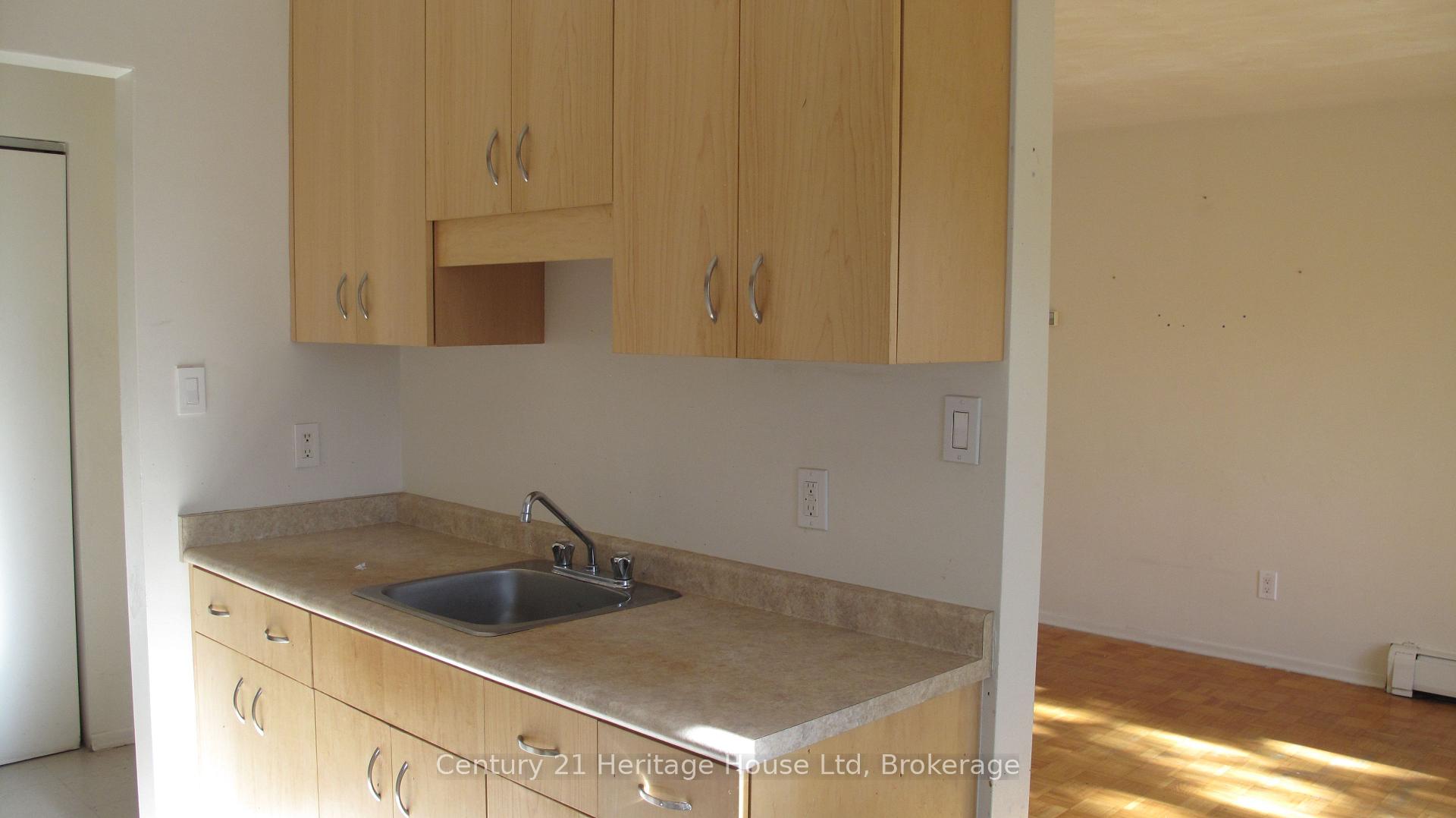 Photo 5 of Unit #9, 16 Brant Avenue, Guelph, Victoria North — HOMEH