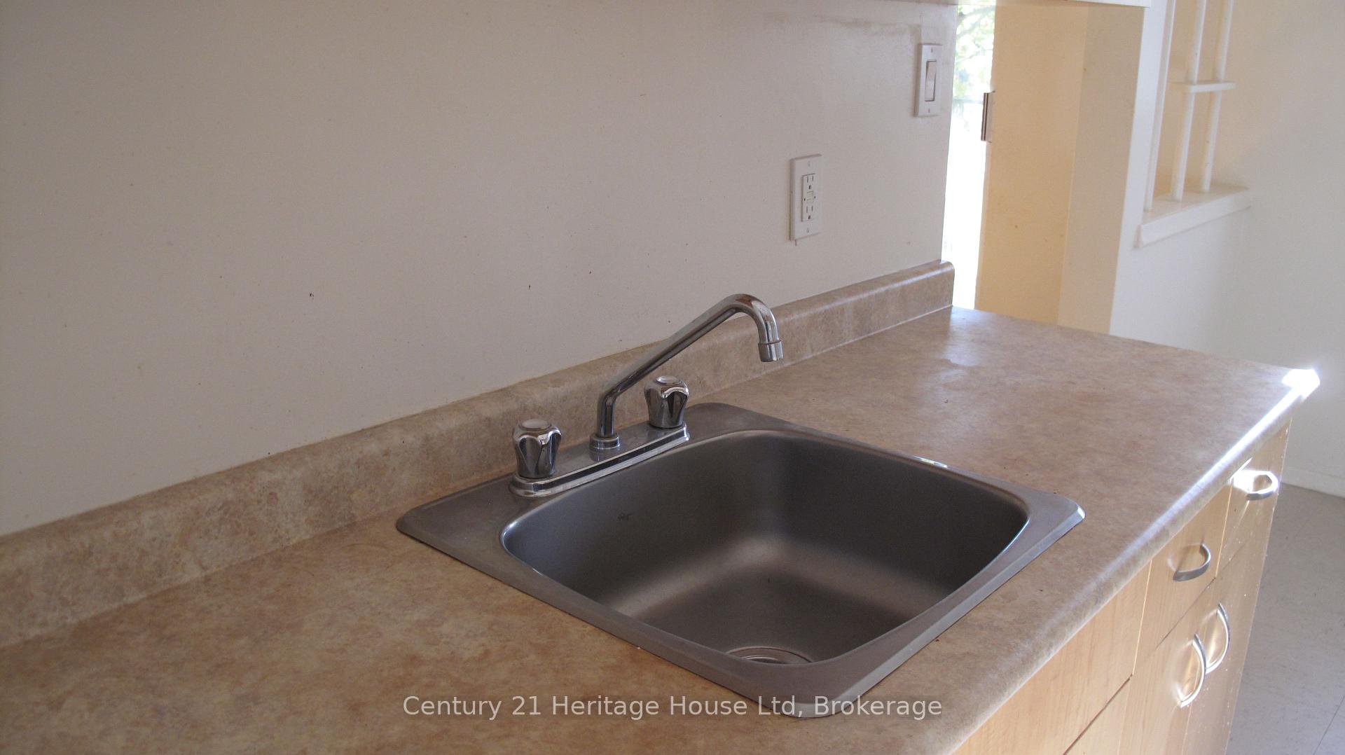 Photo 7 of Unit #9, 16 Brant Avenue, Guelph, Victoria North — HOMEH