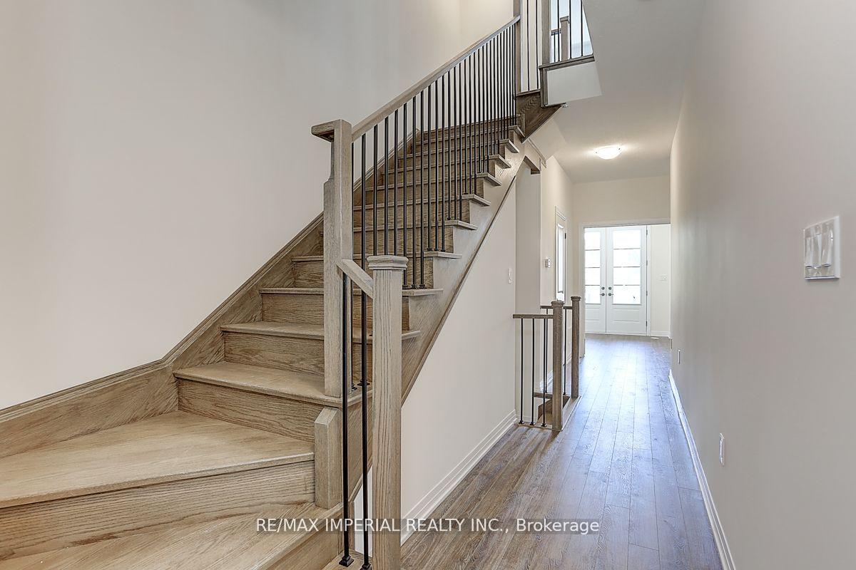 Photo 5 of 113 De La Roche Drive, Vaughan, Vellore Village — HOMEH