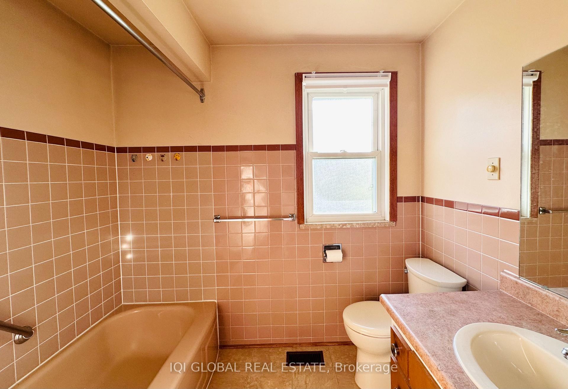 Photo 10 of 188 Maple Avenue, Richmond Hill, Harding — HOMEH
