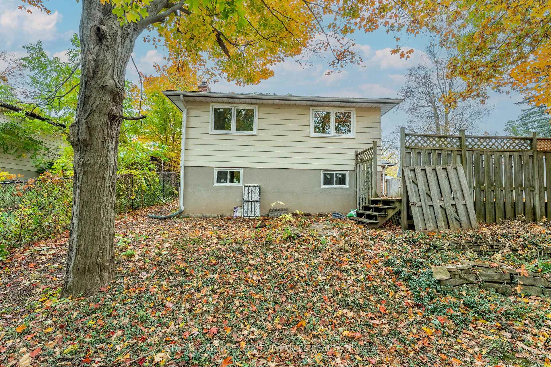 Photo 16 of 4 Virgilwood Crescent, Barrie, Cundles East — HOMEH
