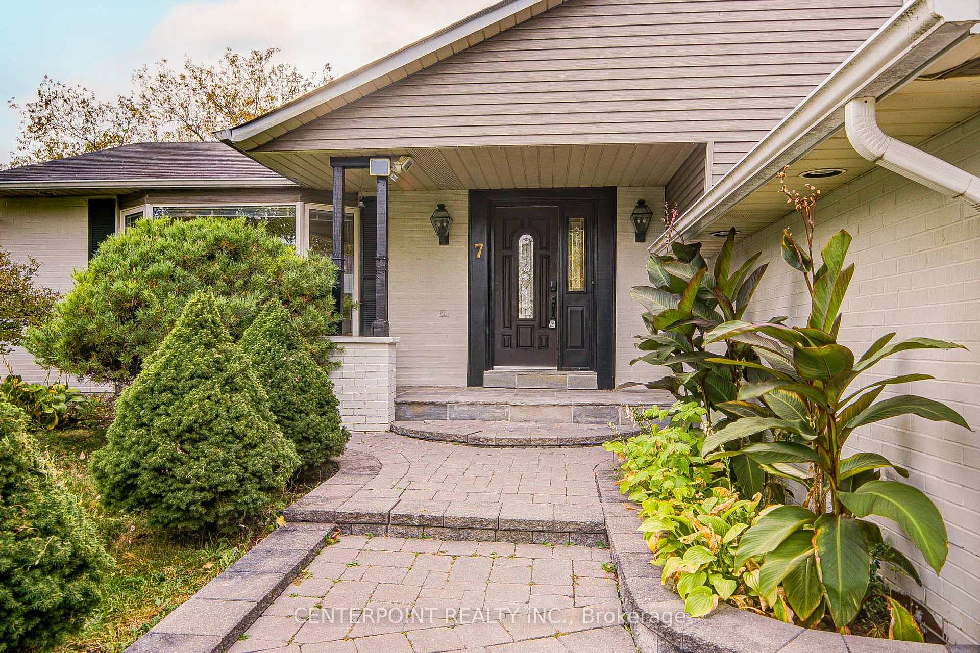 Photo 2 of 7 Avondale Crescent, Markham, Markham Village — HOMEH
