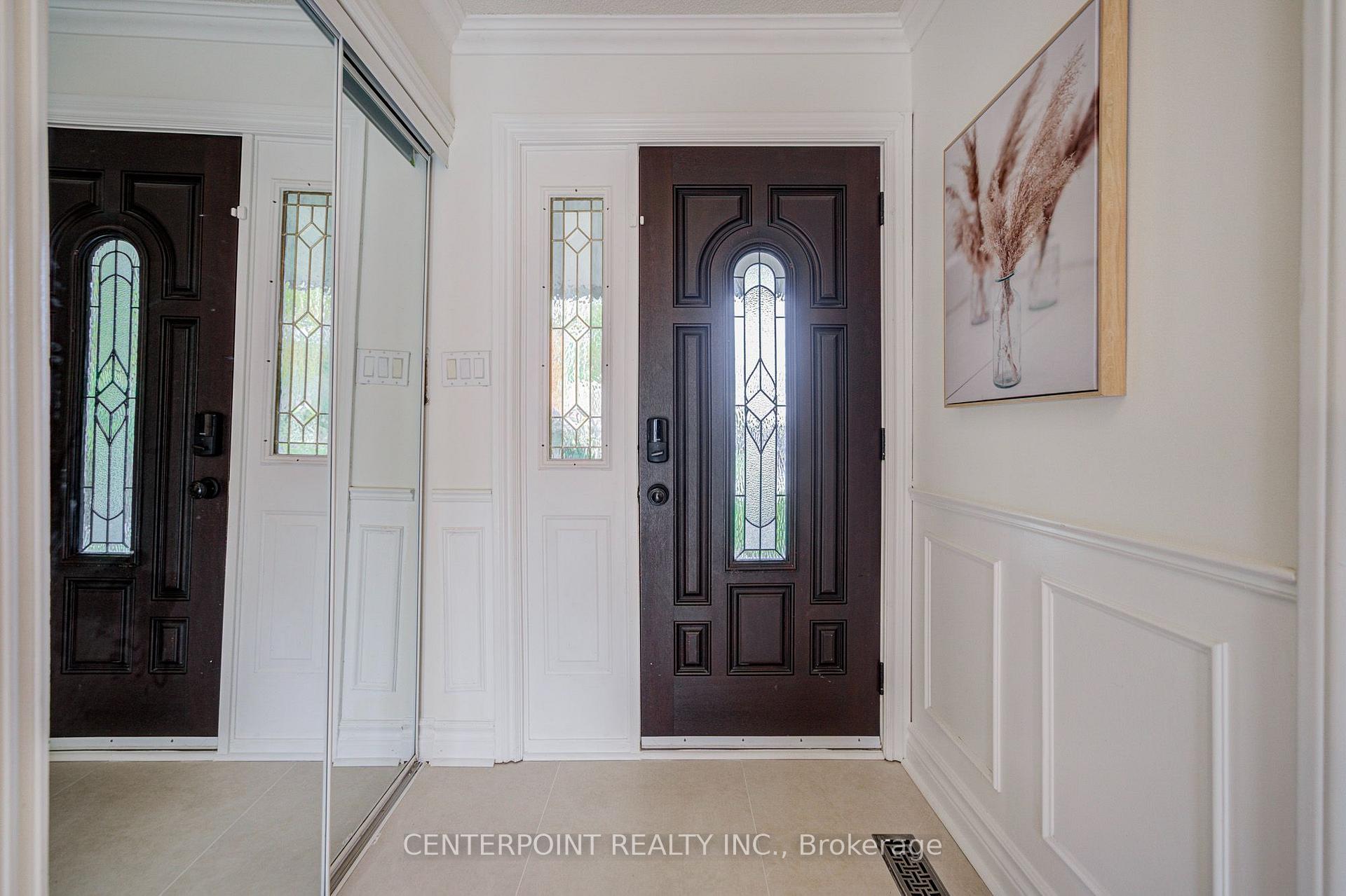 Photo 3 of 7 Avondale Crescent, Markham, Markham Village — HOMEH
