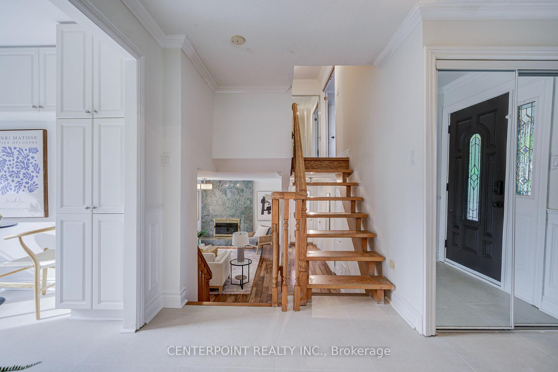 Photo 5 of 7 Avondale Crescent, Markham, Markham Village — HOMEH