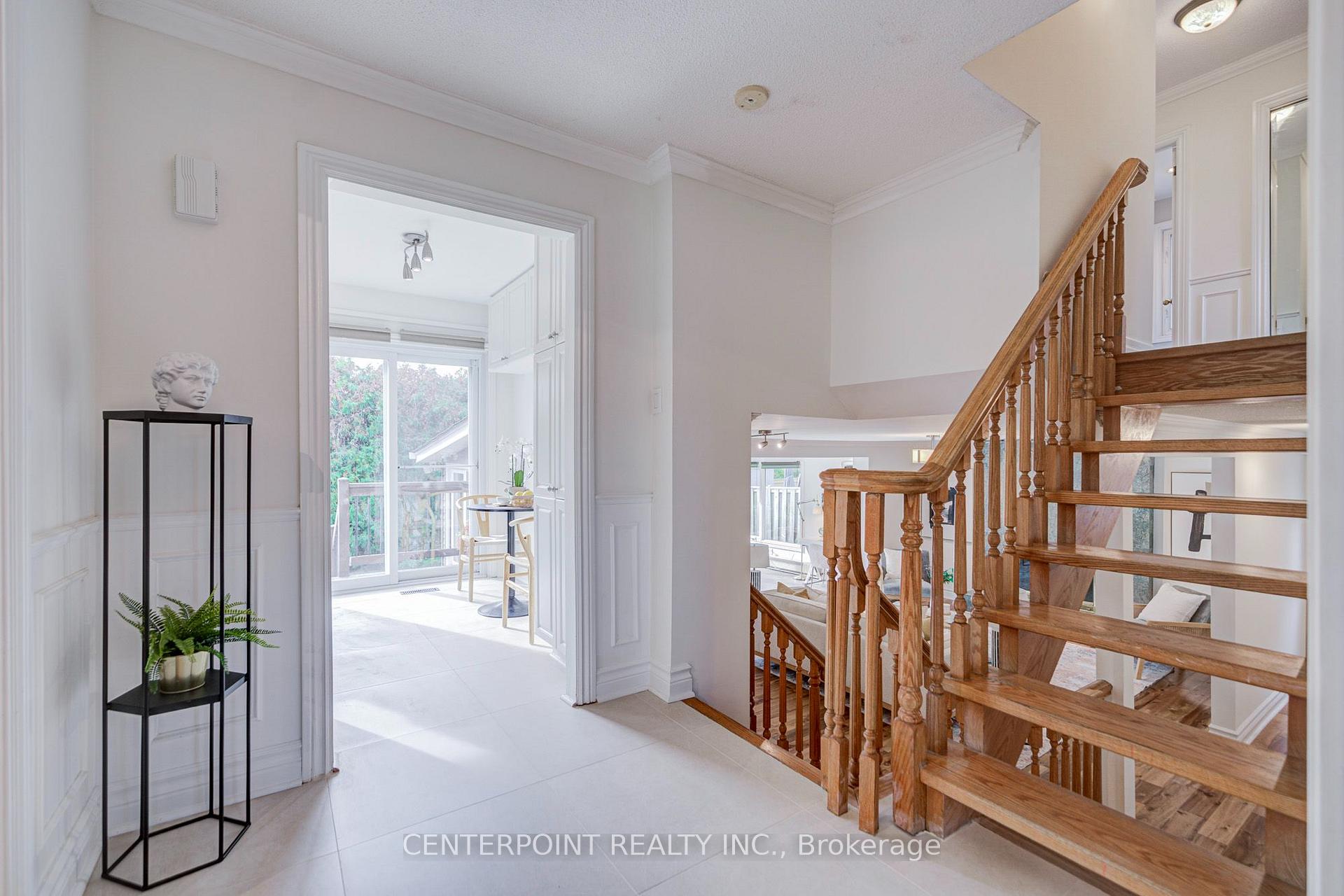 Photo 6 of 7 Avondale Crescent, Markham, Markham Village — HOMEH