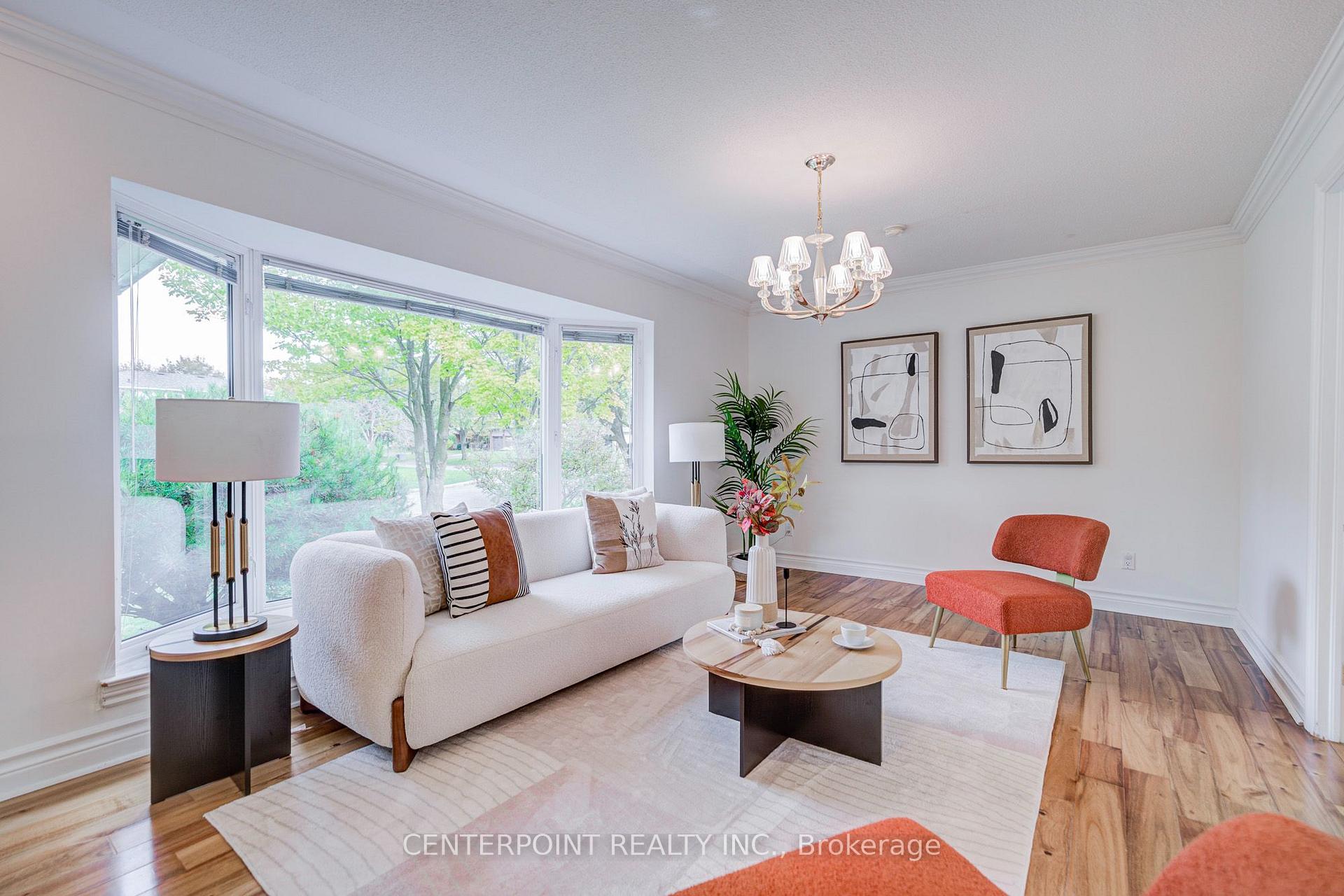 Photo 8 of 7 Avondale Crescent, Markham, Markham Village — HOMEH