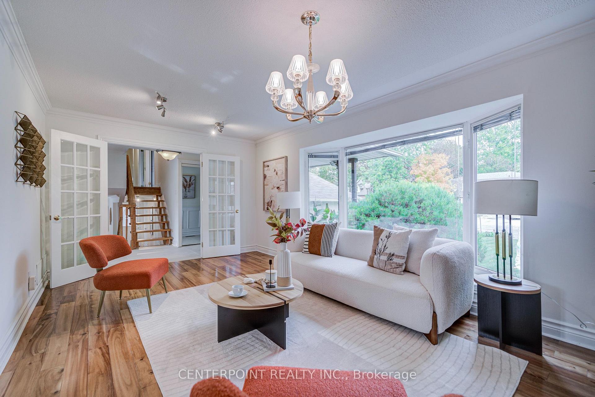 Photo 10 of 7 Avondale Crescent, Markham, Markham Village — HOMEH