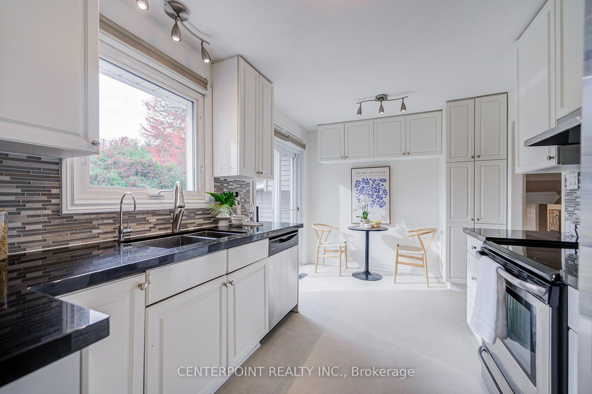 Photo 15 of 7 Avondale Crescent, Markham, Markham Village — HOMEH