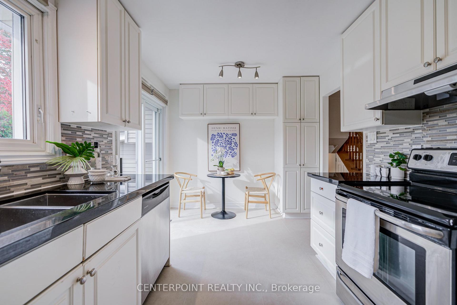 Photo 16 of 7 Avondale Crescent, Markham, Markham Village — HOMEH