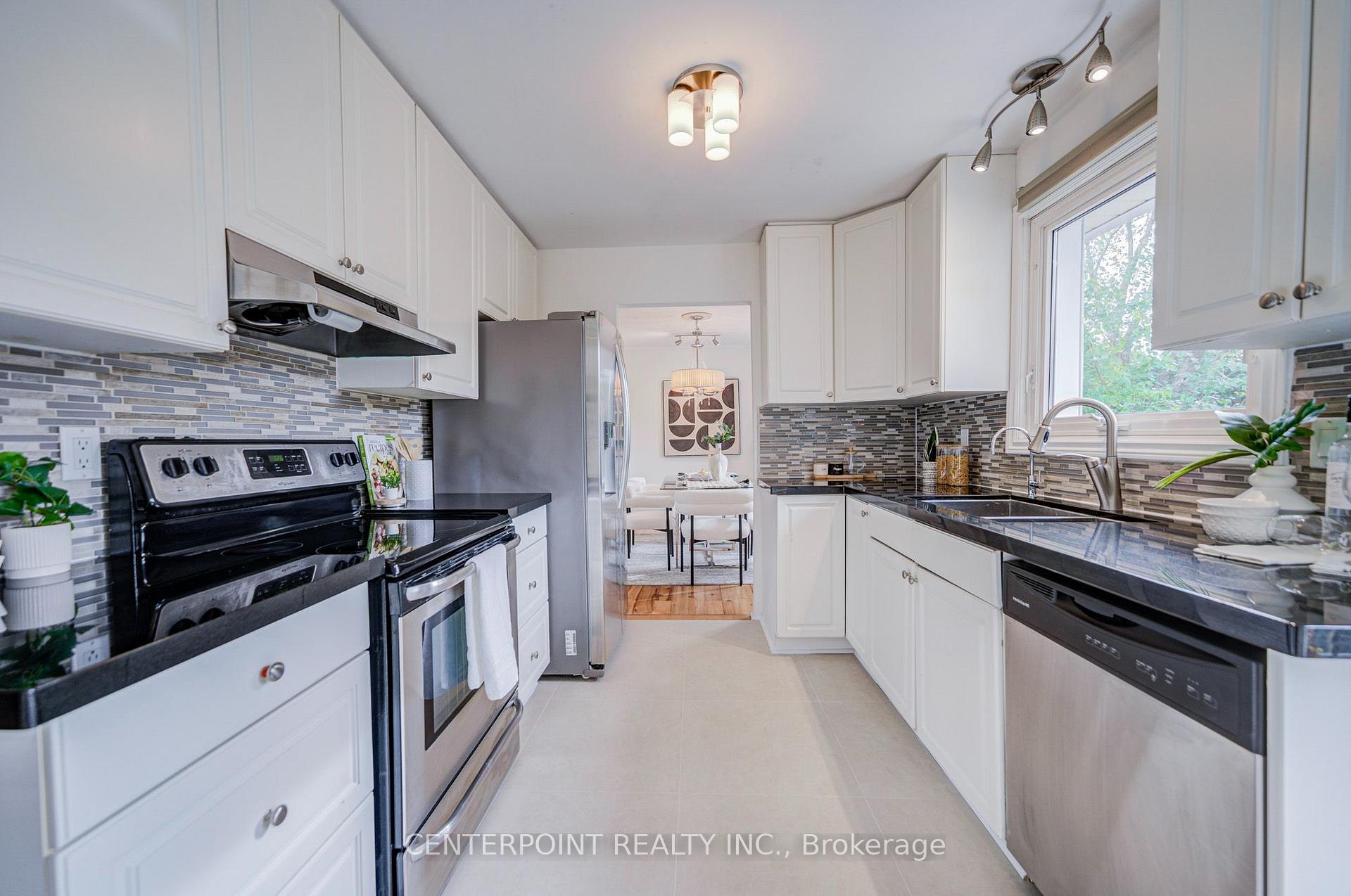 Photo 18 of 7 Avondale Crescent, Markham, Markham Village — HOMEH