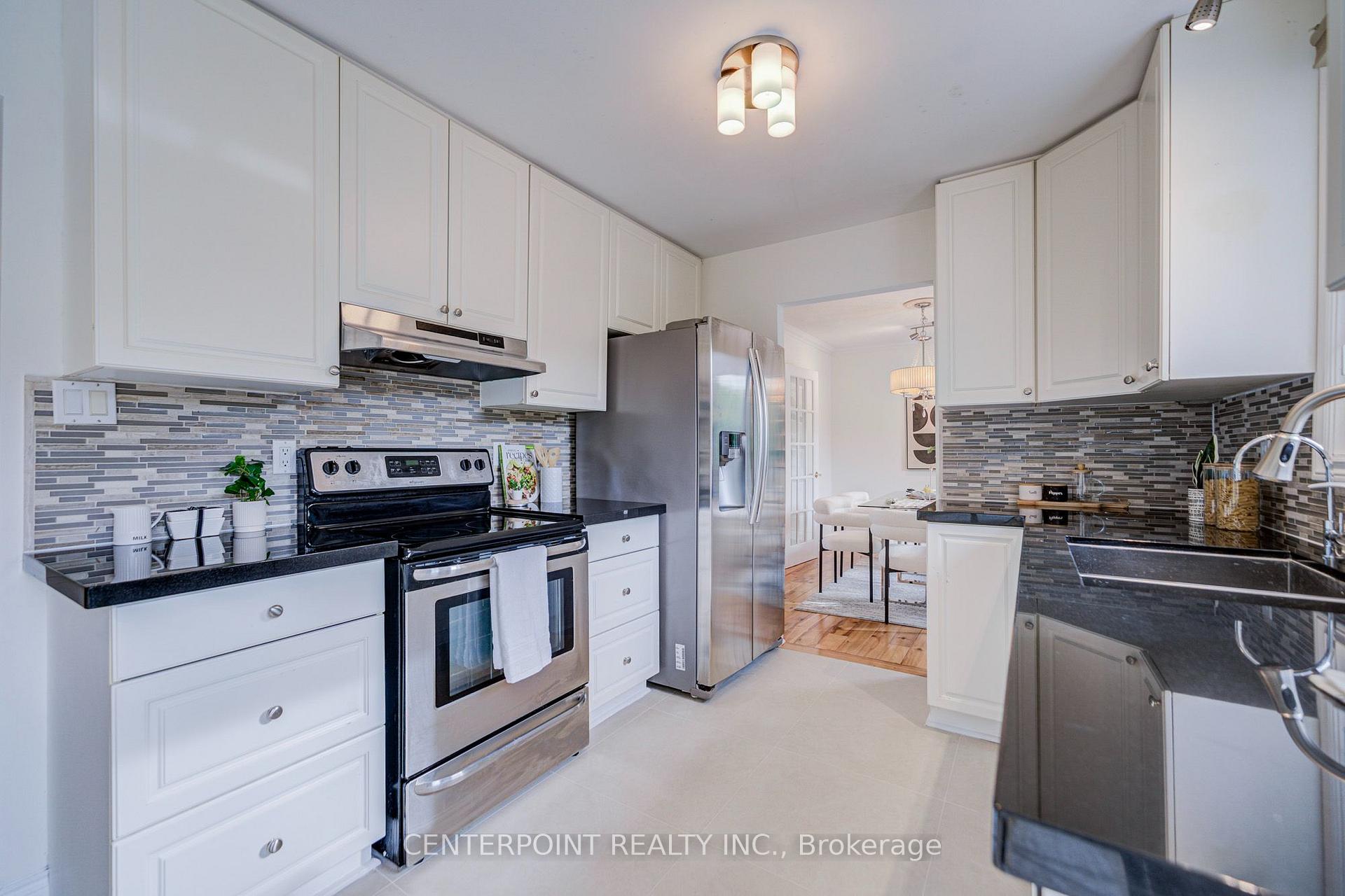 Photo 19 of 7 Avondale Crescent, Markham, Markham Village — HOMEH