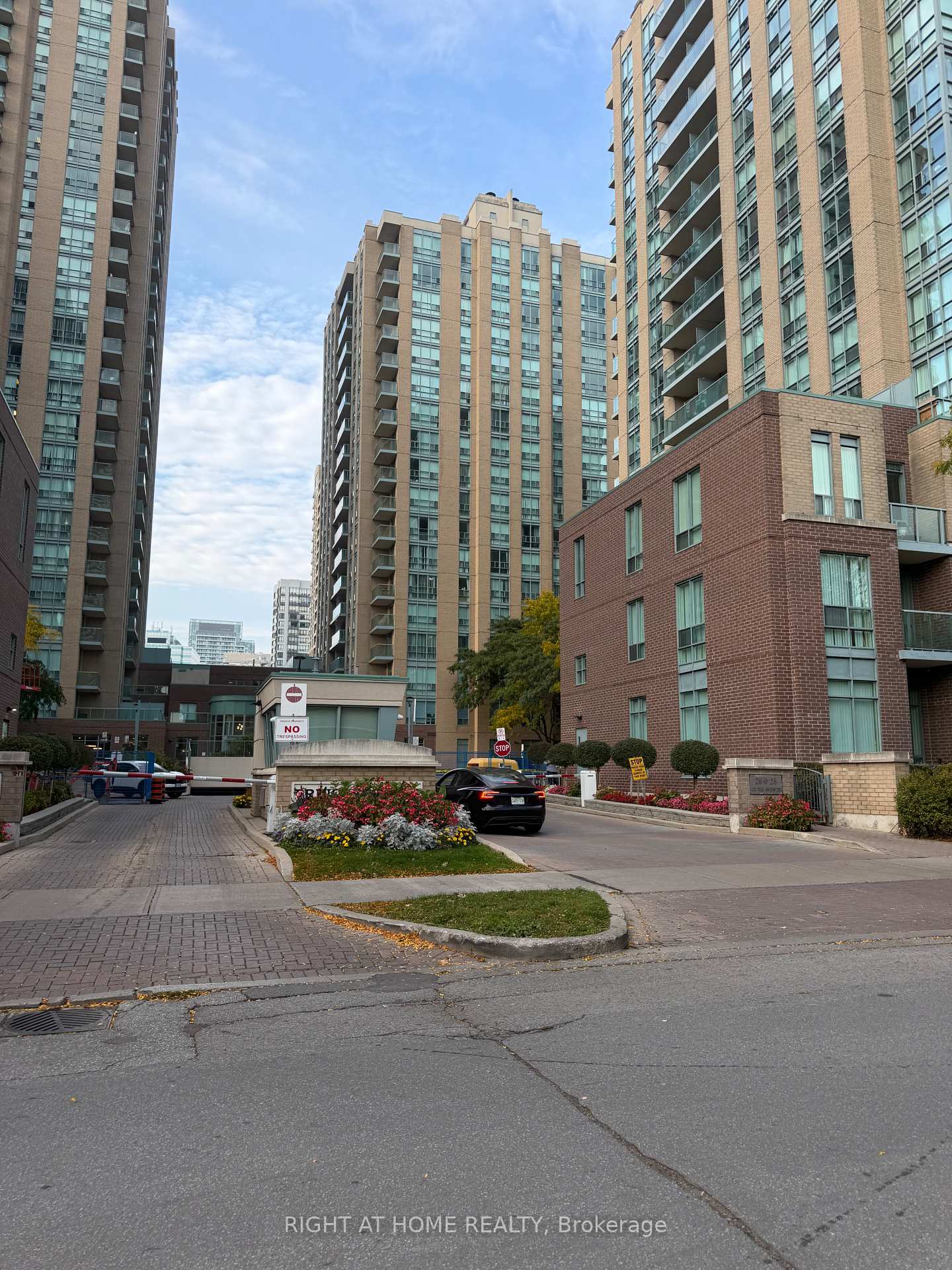 Photo of Unit 908, 26 Olive Avenue