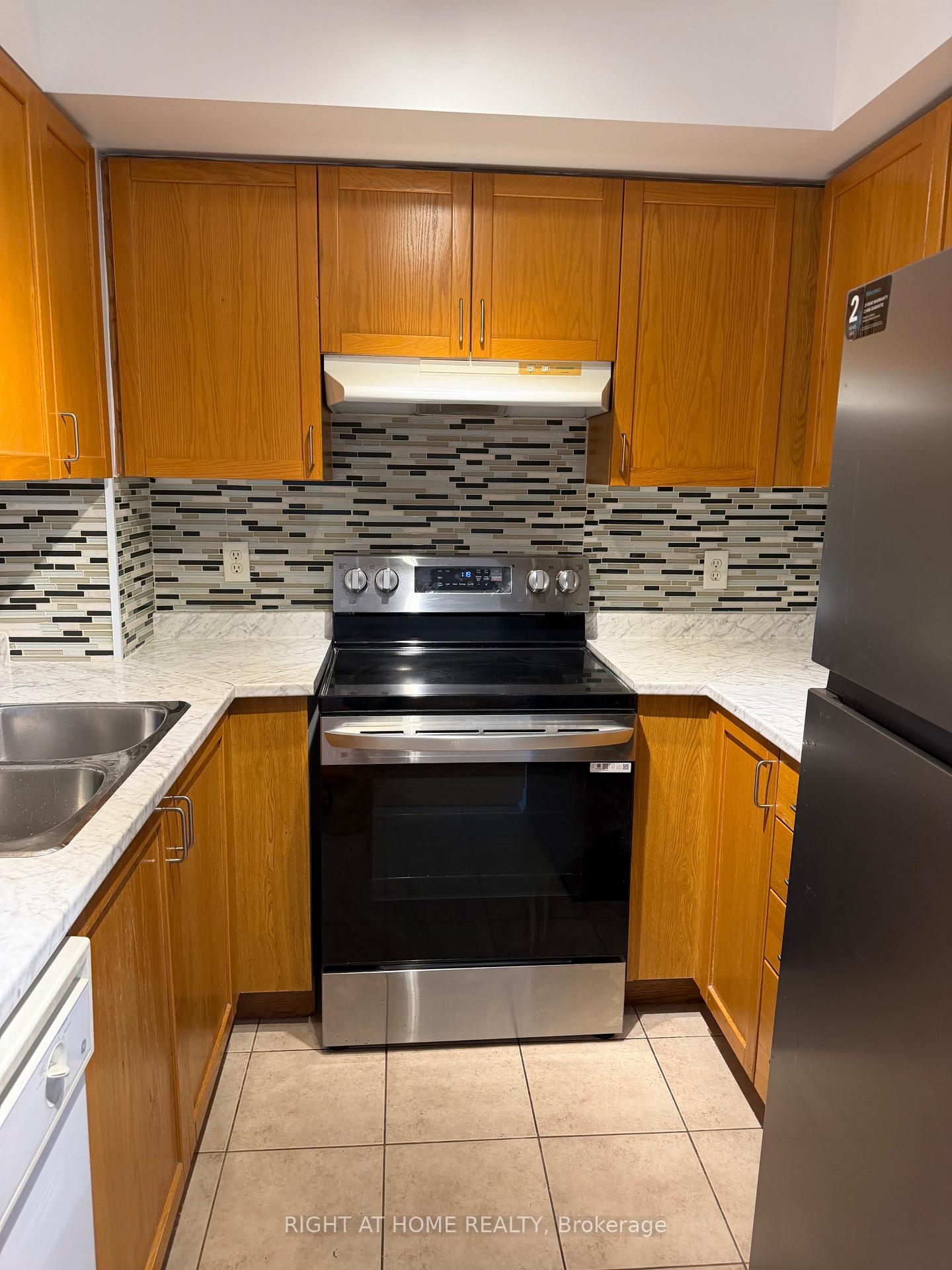 Photo 5 of Unit 908, 26 Olive Avenue, North York, Willowdale East — HOMEH