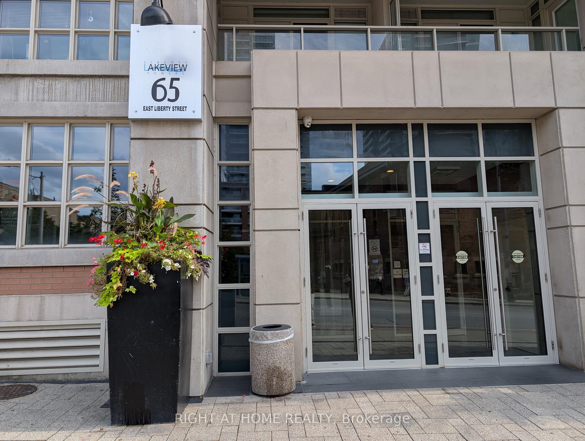 Photo of Unit 1108, 65 East Liberty Street