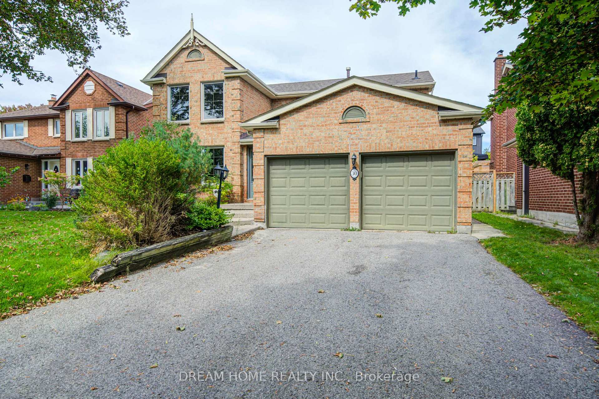 Photo 2 of 30 Garnish Green, Markham, Markham Village — HOMEH