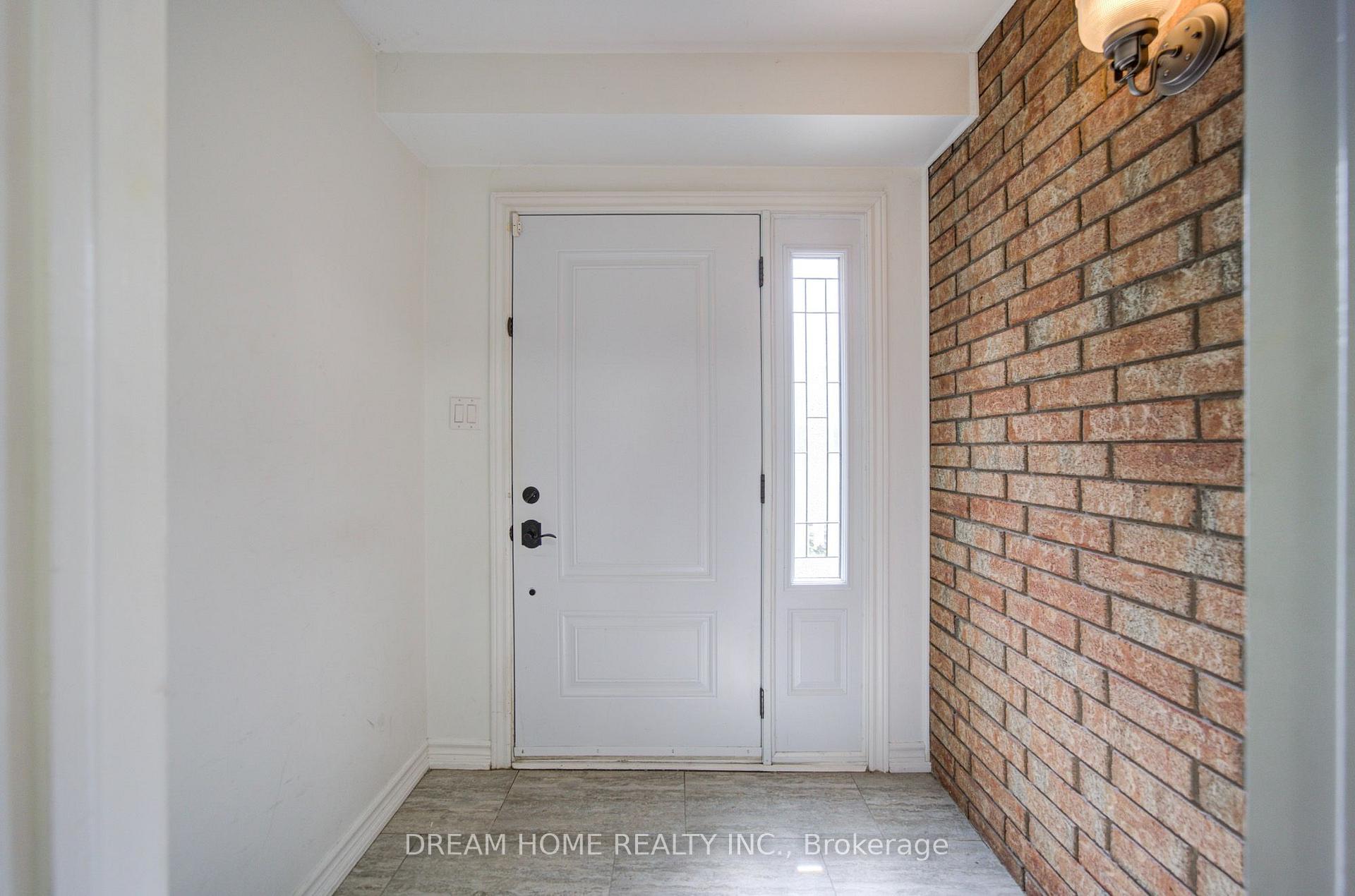 Photo 4 of 30 Garnish Green, Markham, Markham Village — HOMEH