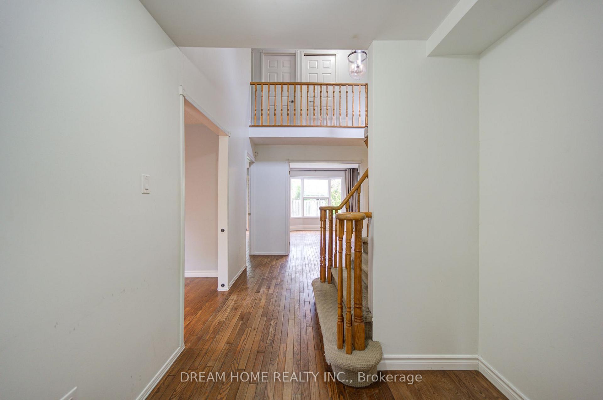 Photo 5 of 30 Garnish Green, Markham, Markham Village — HOMEH