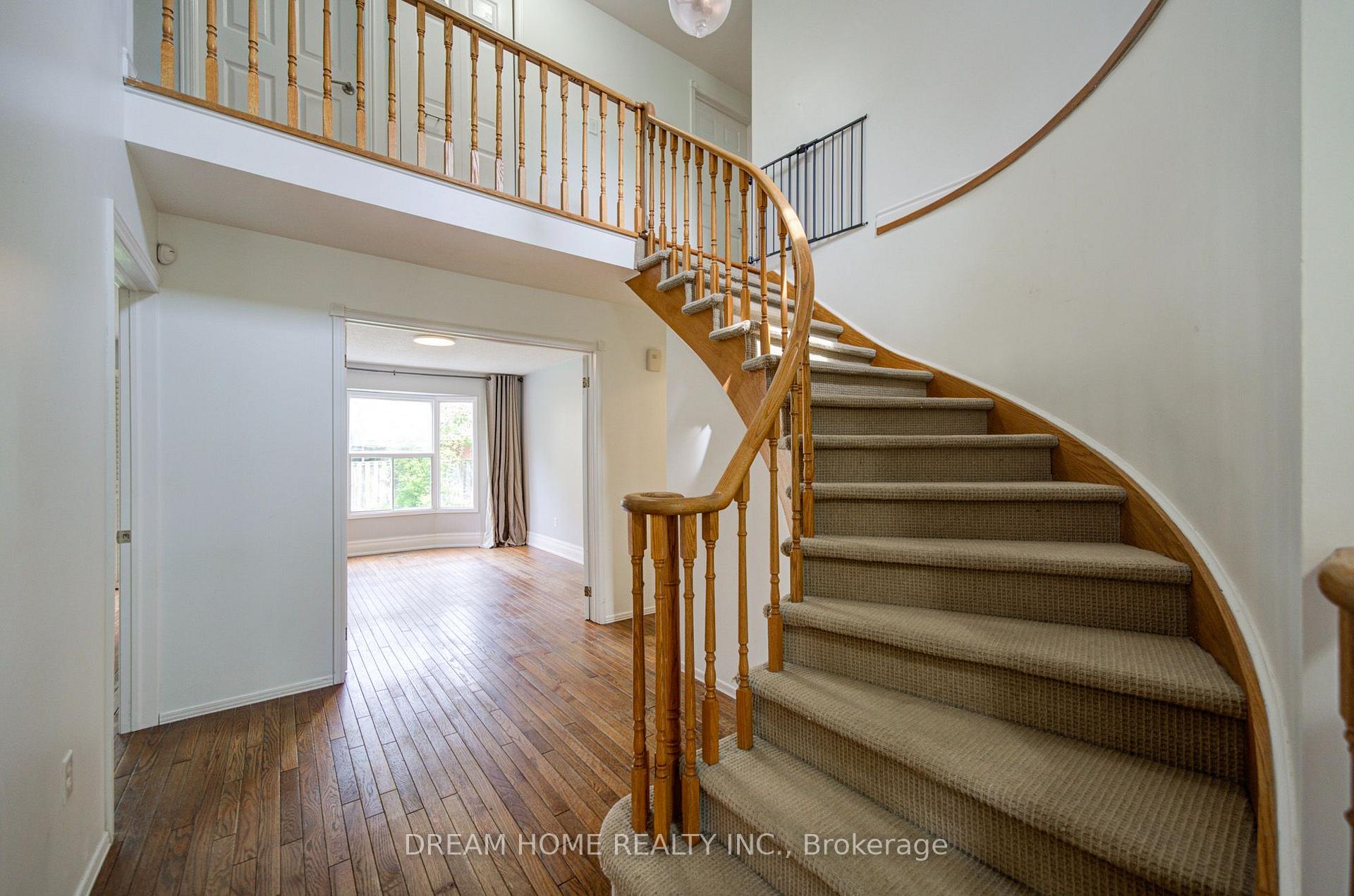 Photo 6 of 30 Garnish Green, Markham, Markham Village — HOMEH