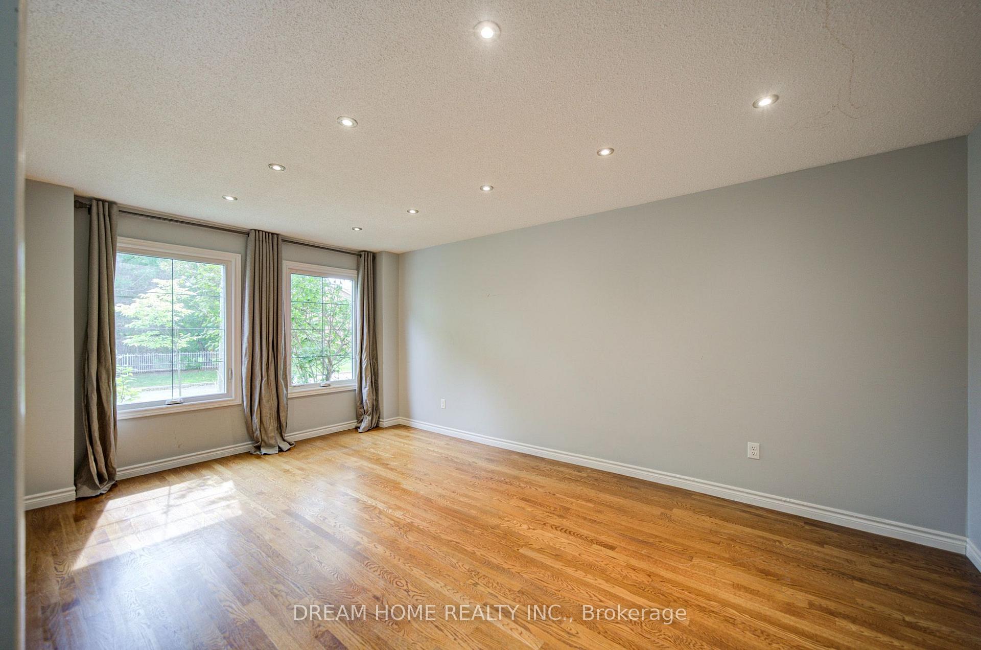 Photo 8 of 30 Garnish Green, Markham, Markham Village — HOMEH