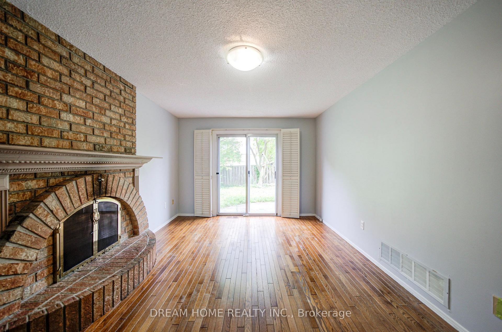 Photo 9 of 30 Garnish Green, Markham, Markham Village — HOMEH