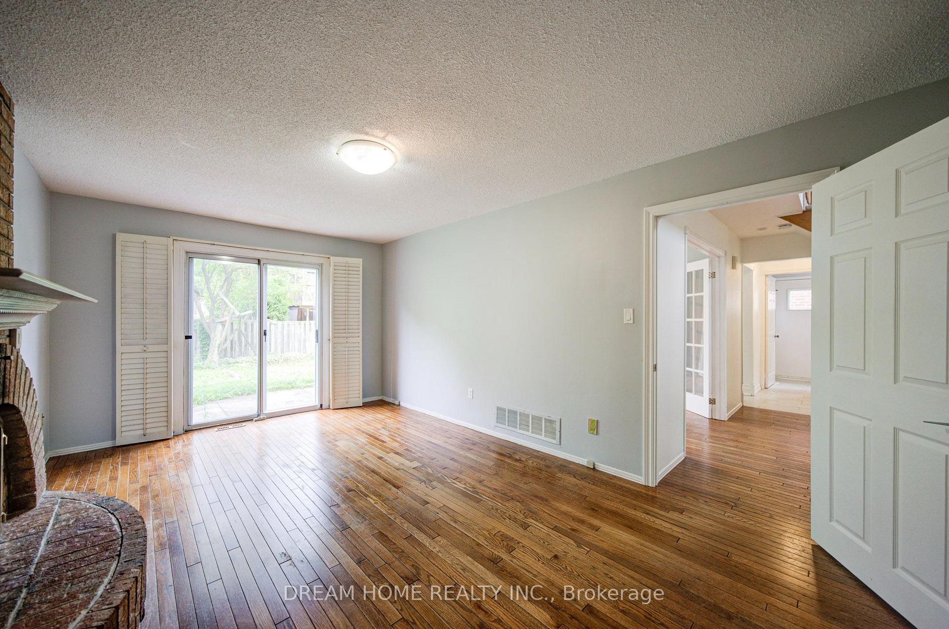 Photo 10 of 30 Garnish Green, Markham, Markham Village — HOMEH