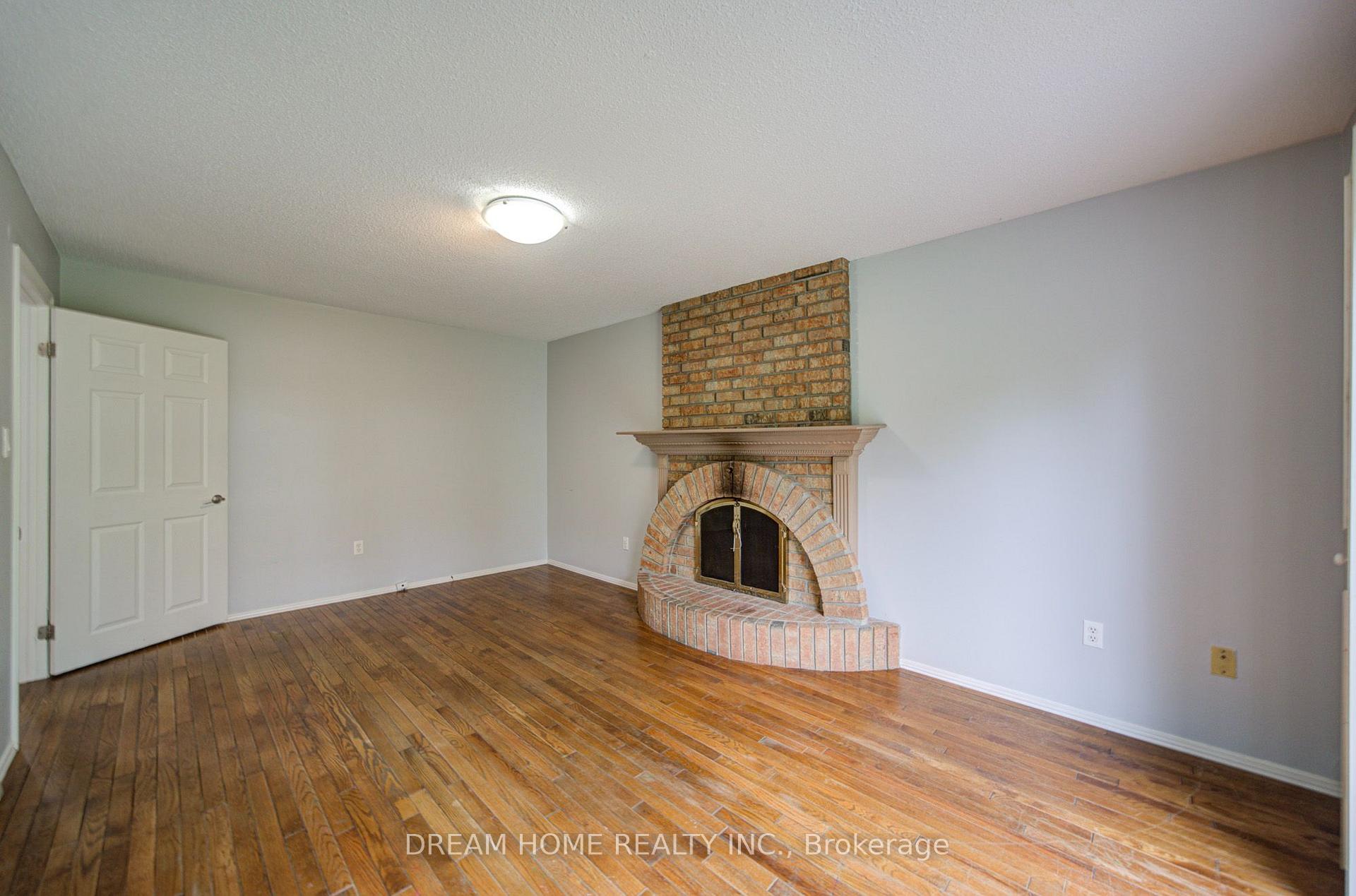 Photo 11 of 30 Garnish Green, Markham, Markham Village — HOMEH