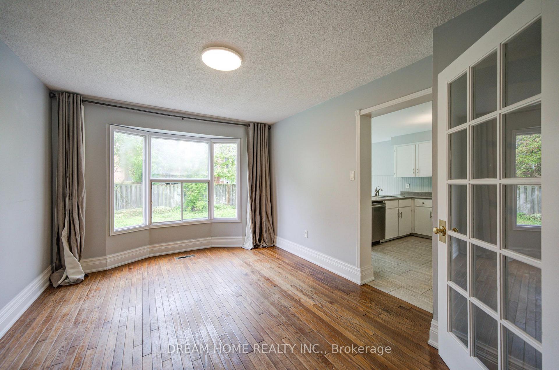 Photo 12 of 30 Garnish Green, Markham, Markham Village — HOMEH