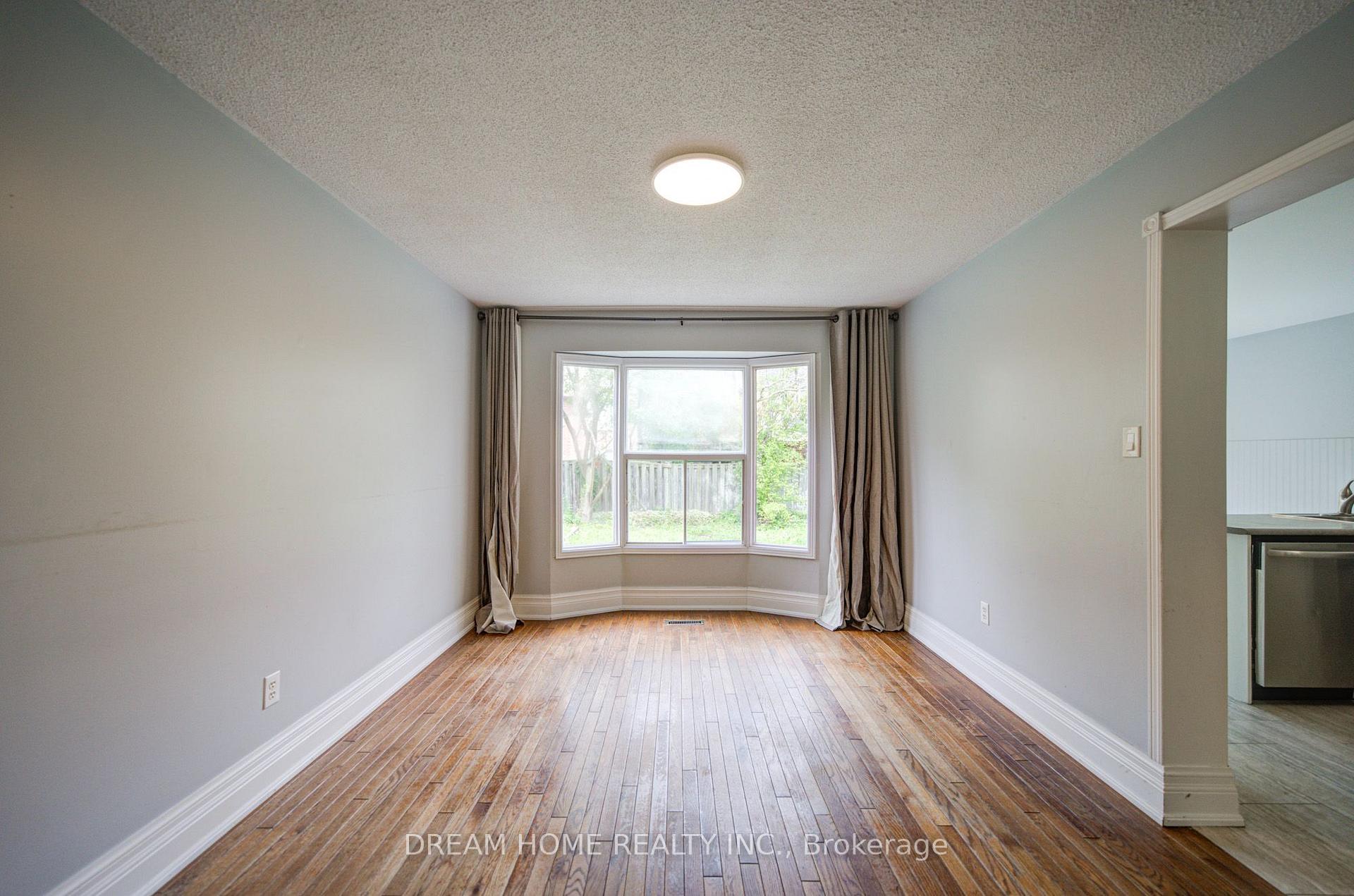Photo 13 of 30 Garnish Green, Markham, Markham Village — HOMEH
