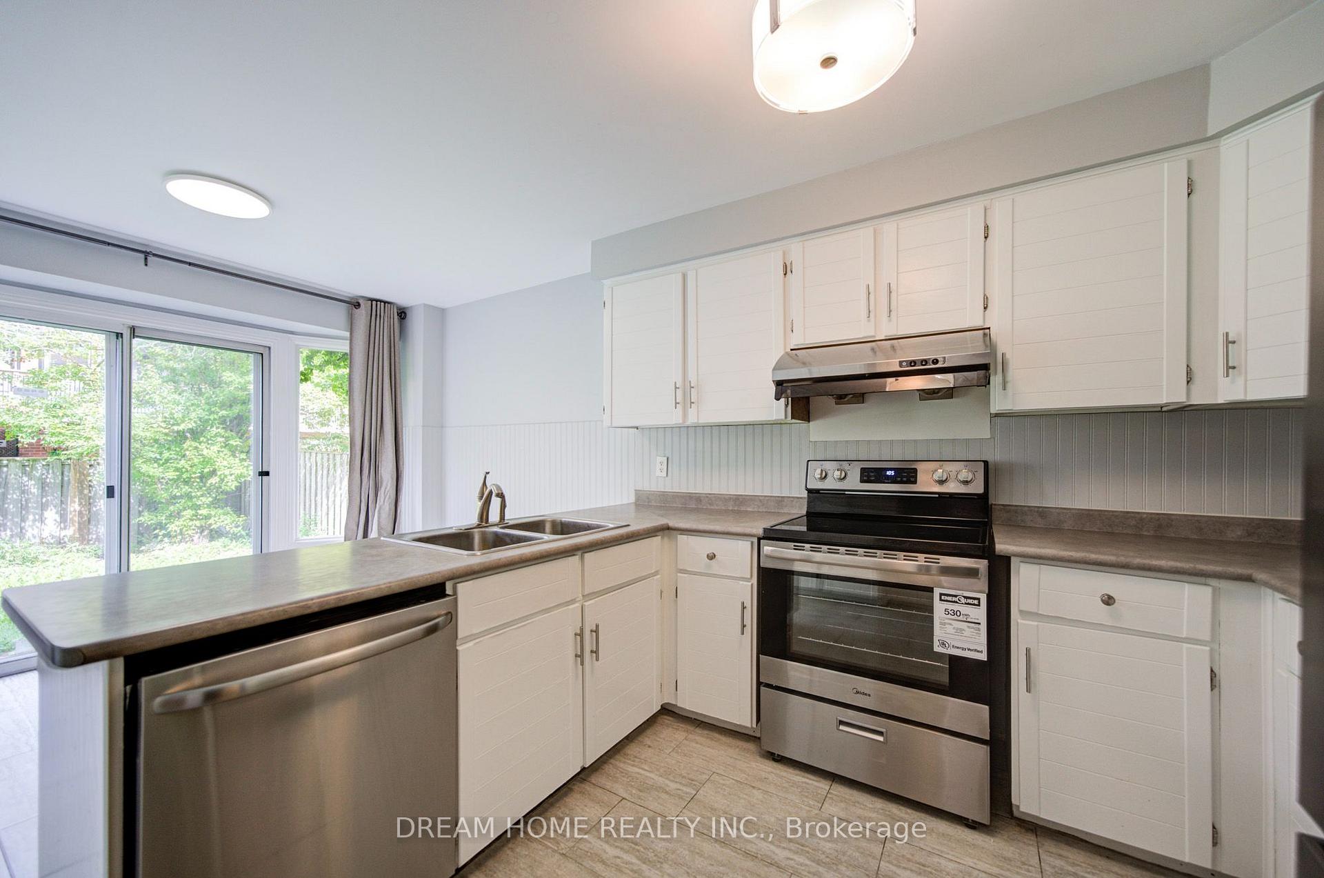 Photo 16 of 30 Garnish Green, Markham, Markham Village — HOMEH