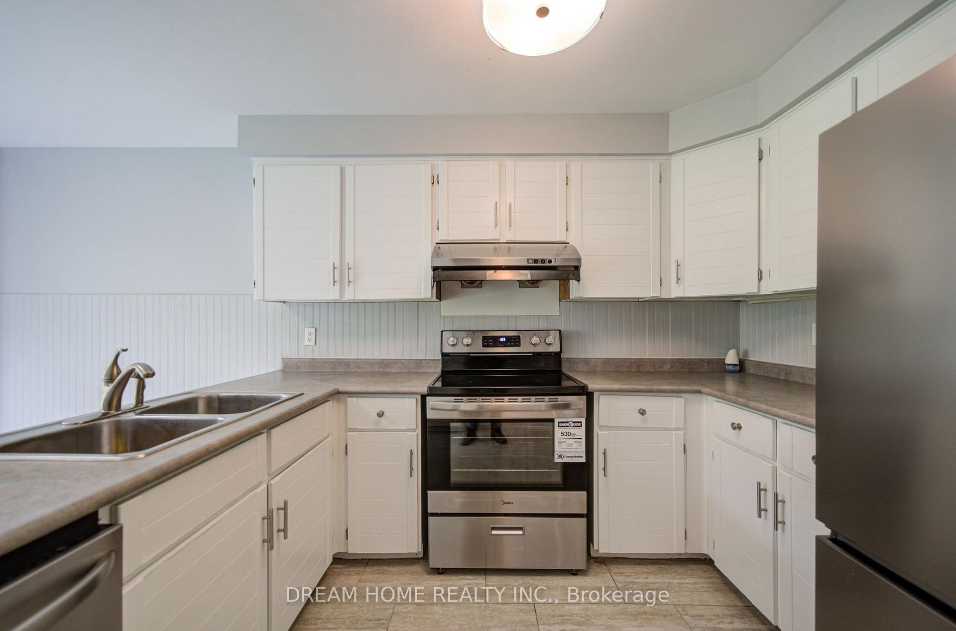 Photo 17 of 30 Garnish Green, Markham, Markham Village — HOMEH