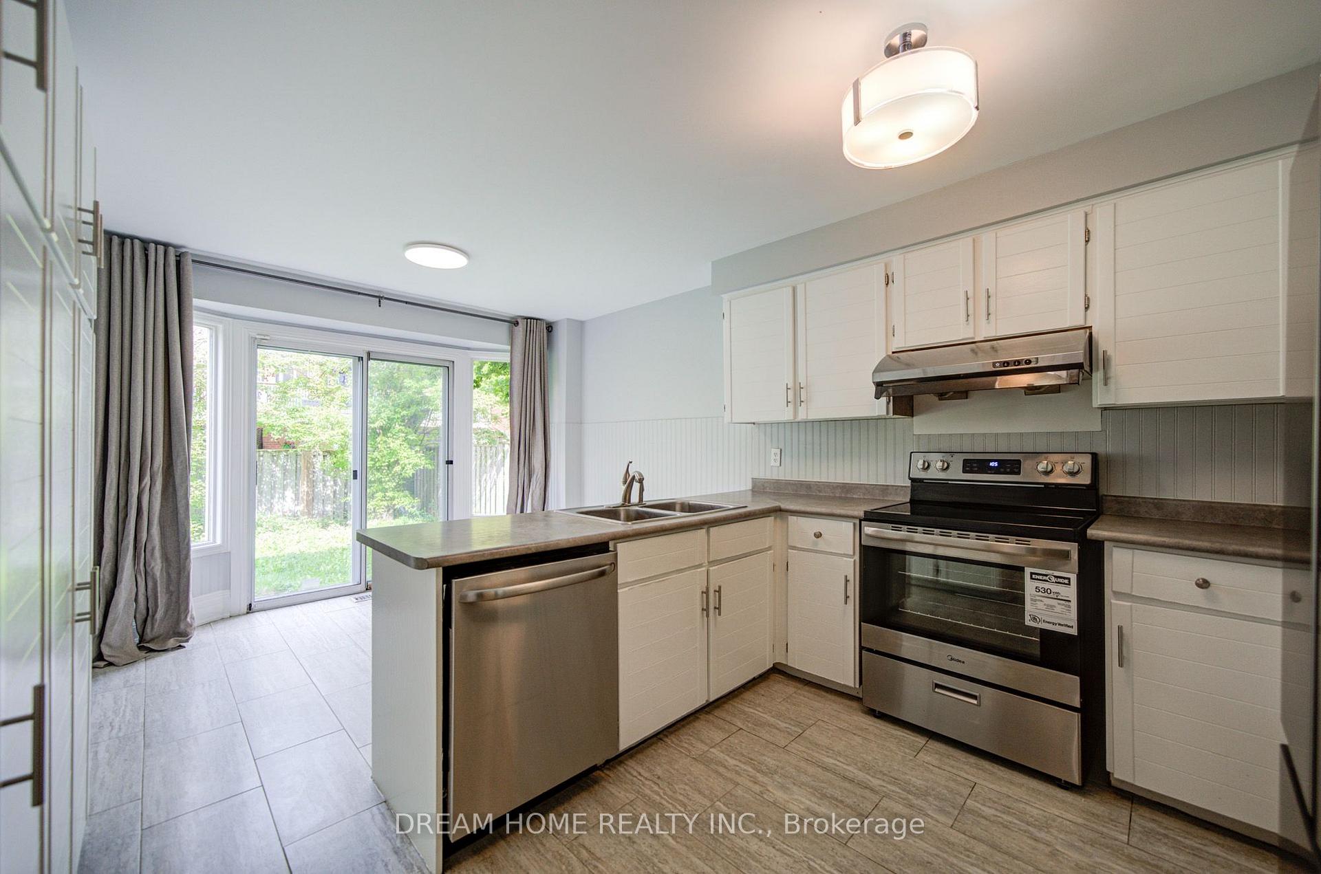 Photo 18 of 30 Garnish Green, Markham, Markham Village — HOMEH