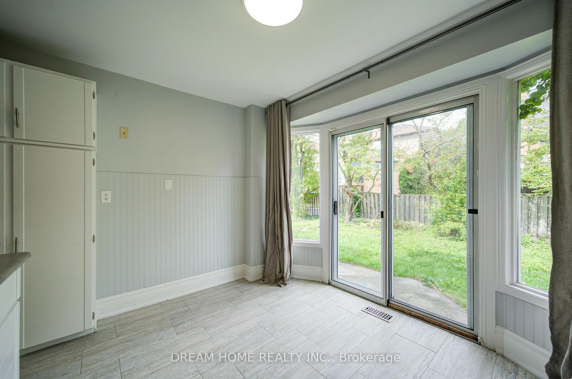 Photo 20 of 30 Garnish Green, Markham, Markham Village — HOMEH