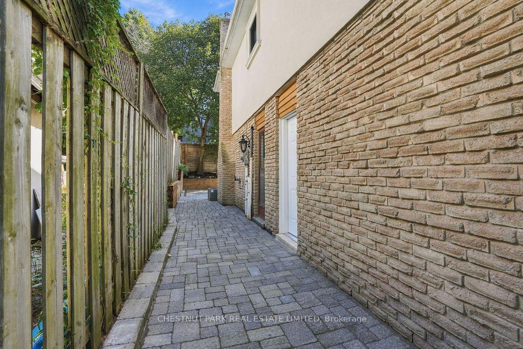 Photo 7 of 23 Kings Inn Trail, Markham, Bayview Fairway-Bayview Country Club Estates — HOMEH