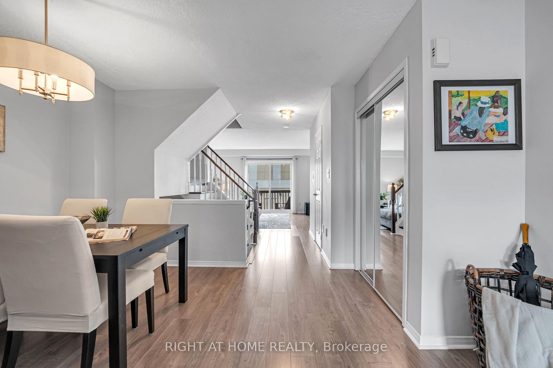 Photo 5 of 3370 Redpath Circle, Mississauga, Lisgar — HOMEH