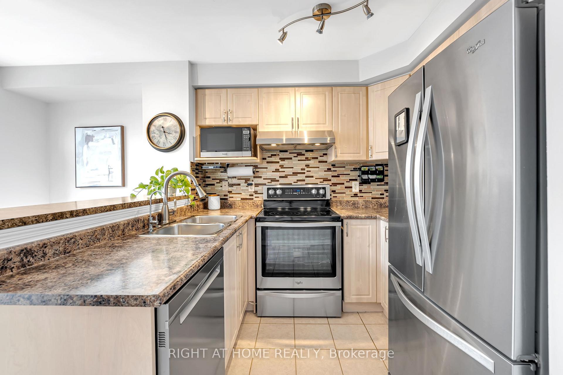 Photo 8 of 3370 Redpath Circle, Mississauga, Lisgar — HOMEH