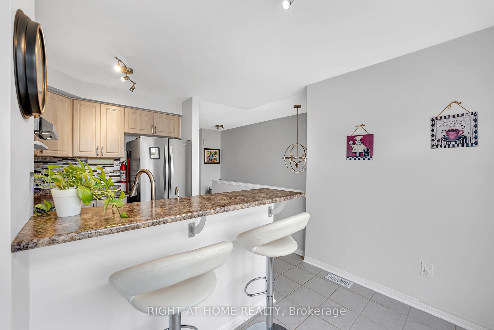 Photo 9 of 3370 Redpath Circle, Mississauga, Lisgar — HOMEH