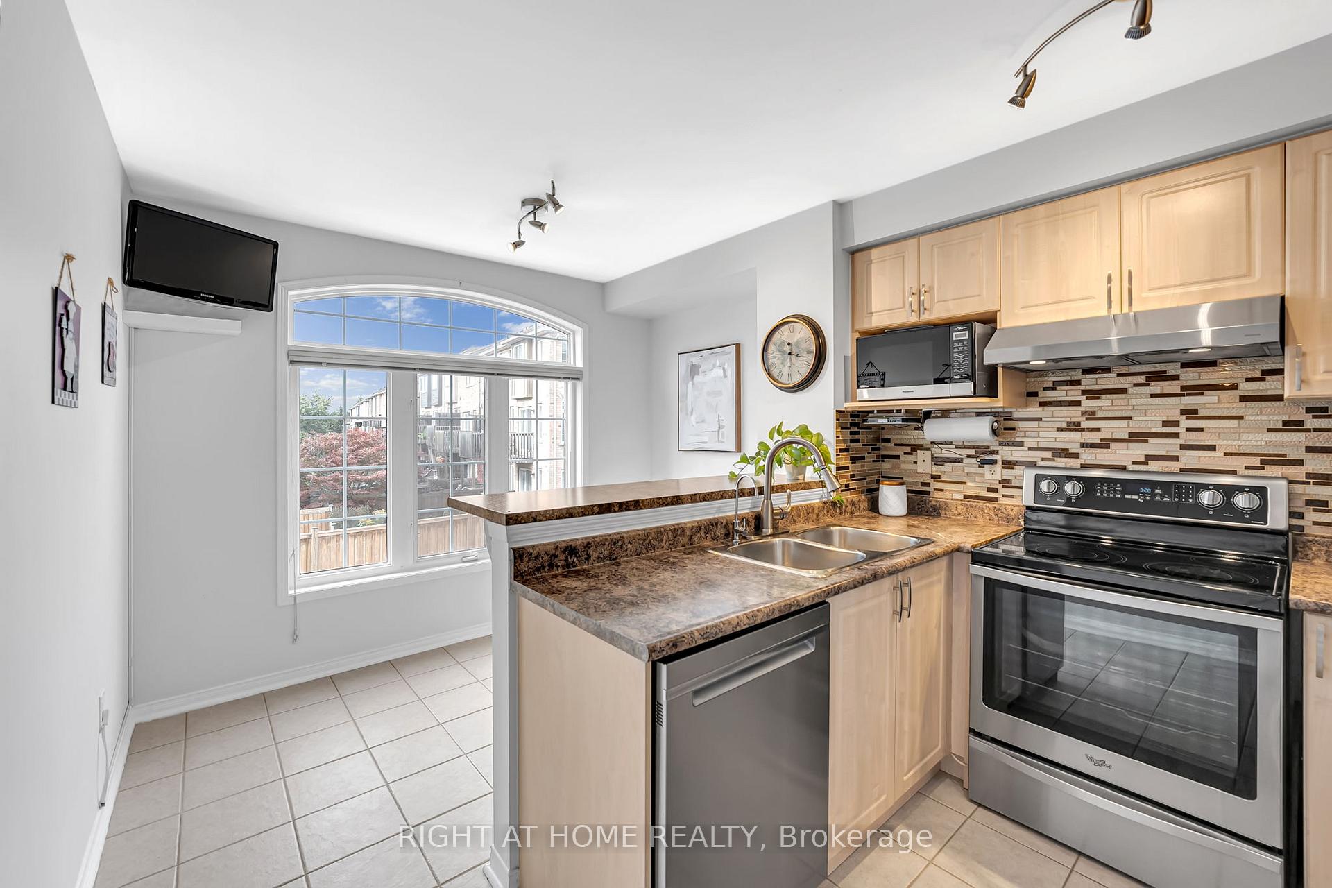 Photo 10 of 3370 Redpath Circle, Mississauga, Lisgar — HOMEH