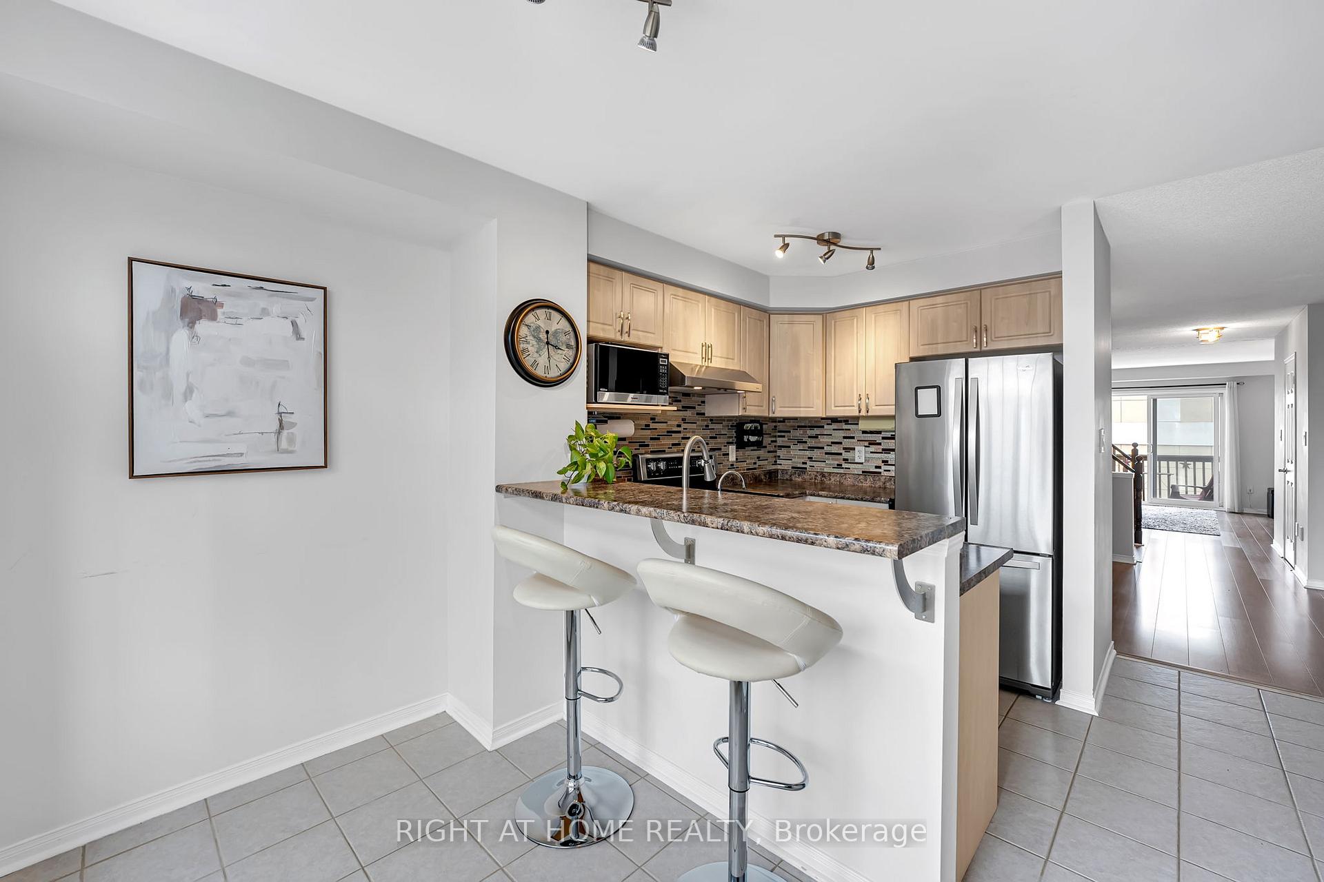 Photo 11 of 3370 Redpath Circle, Mississauga, Lisgar — HOMEH