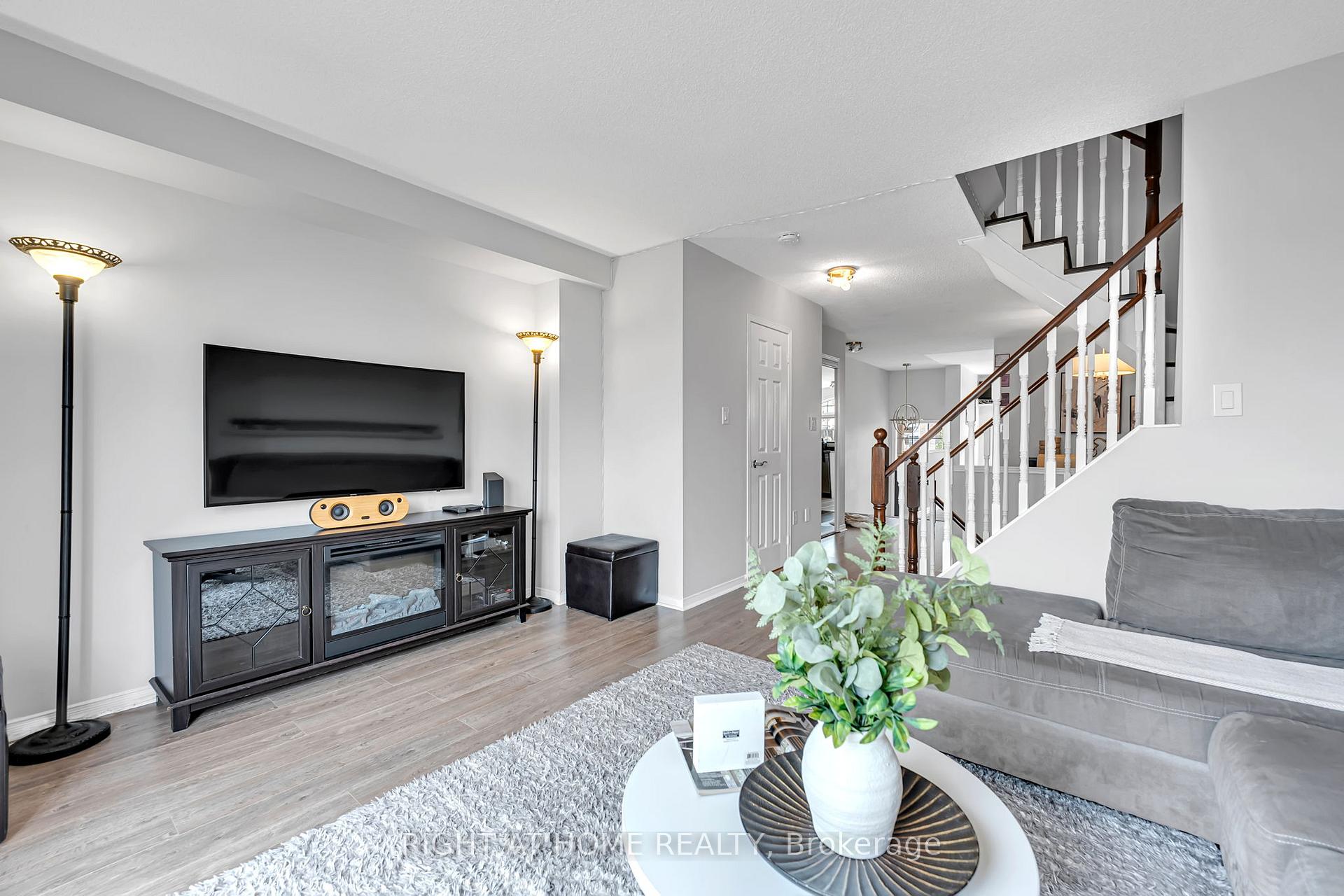 Photo 12 of 3370 Redpath Circle, Mississauga, Lisgar — HOMEH