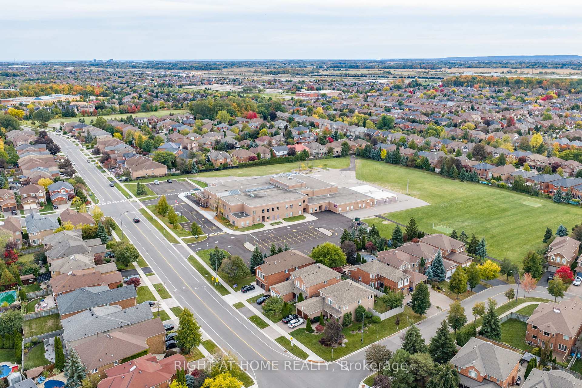 Photo 42 of 3370 Redpath Circle, Mississauga, Lisgar — HOMEH
