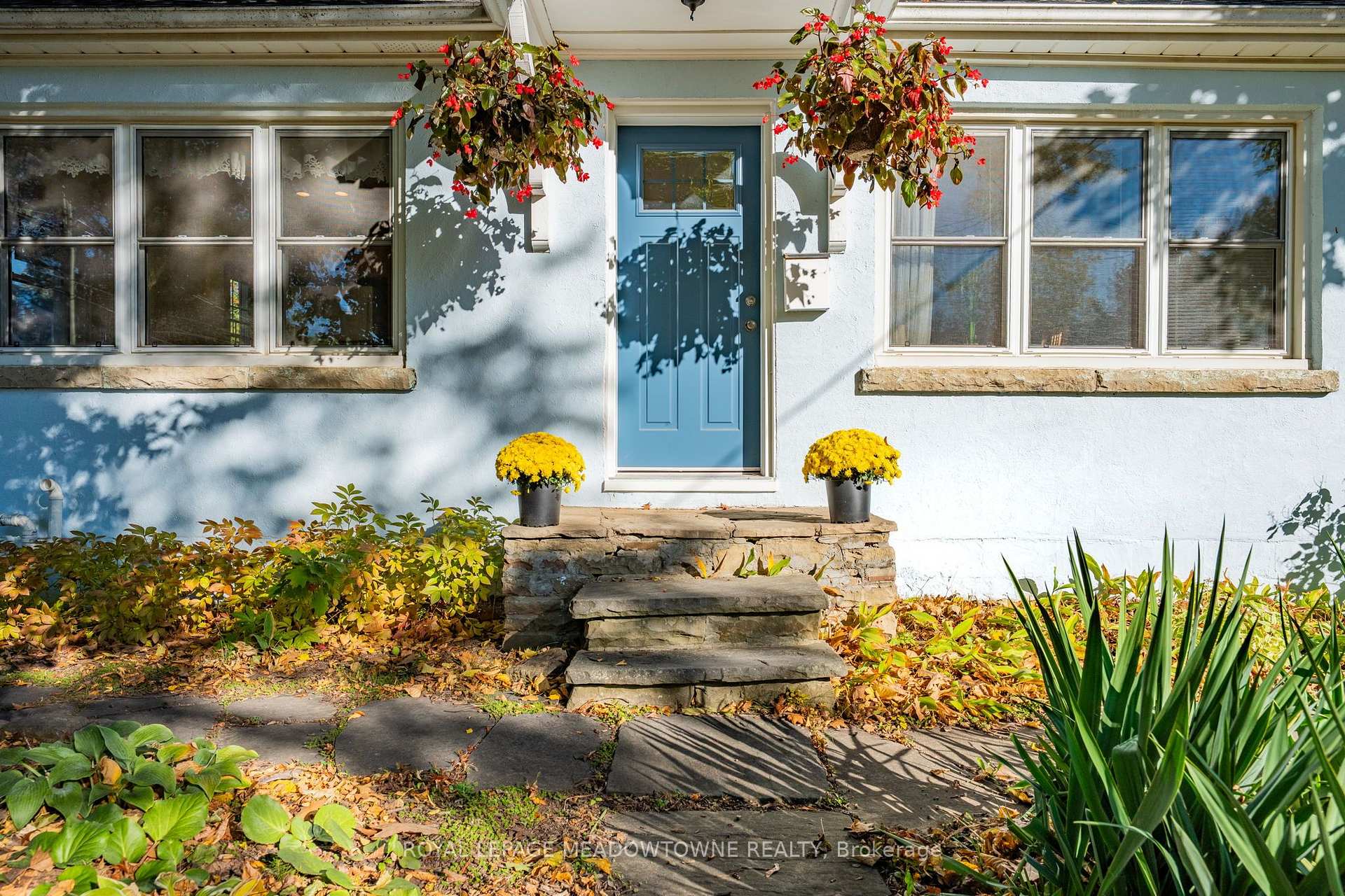 Photo 3 of 33 Durham Street, Halton Hills, Georgetown — HOMEH